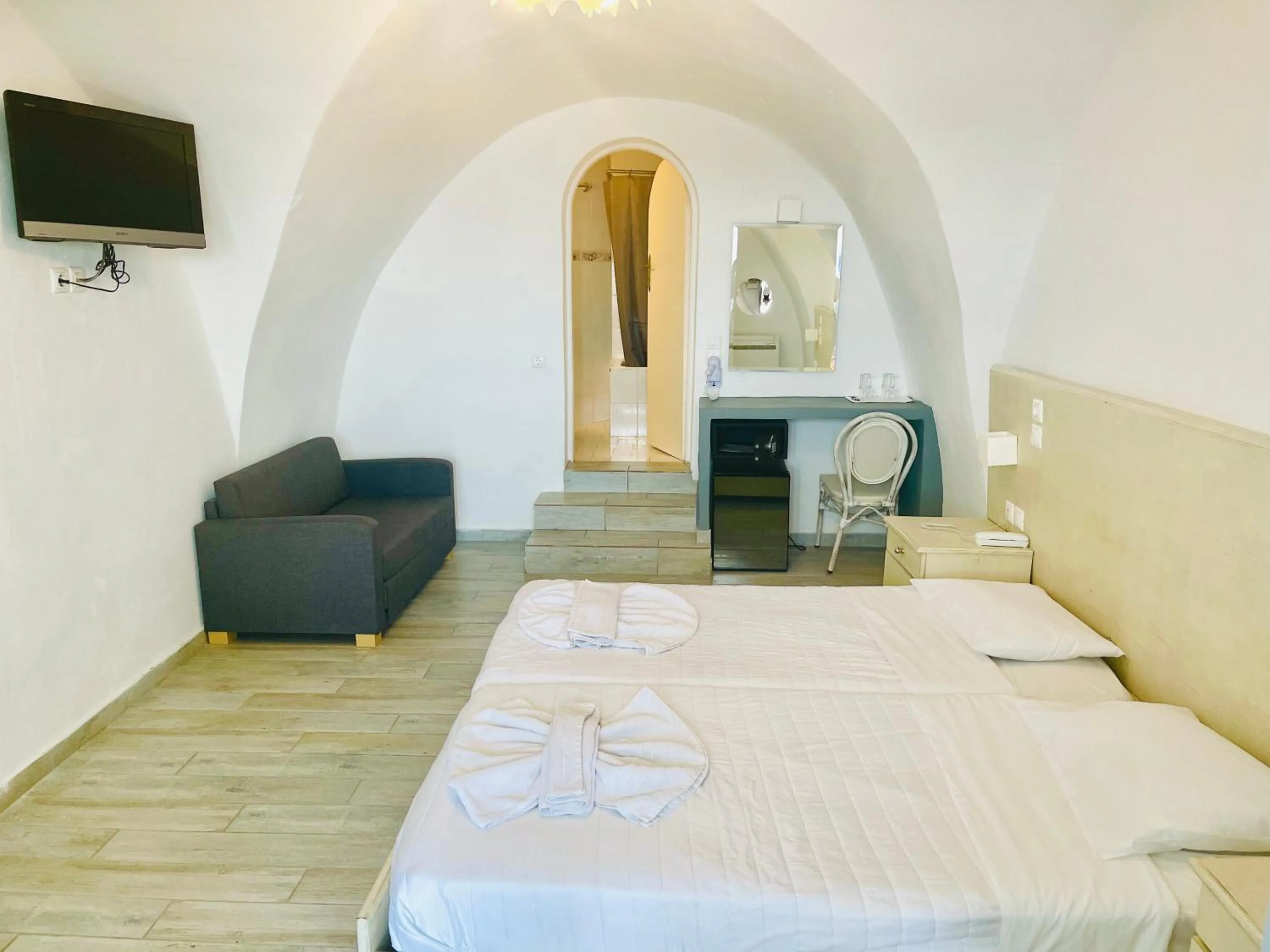 Bed in Loucas on the Cliff