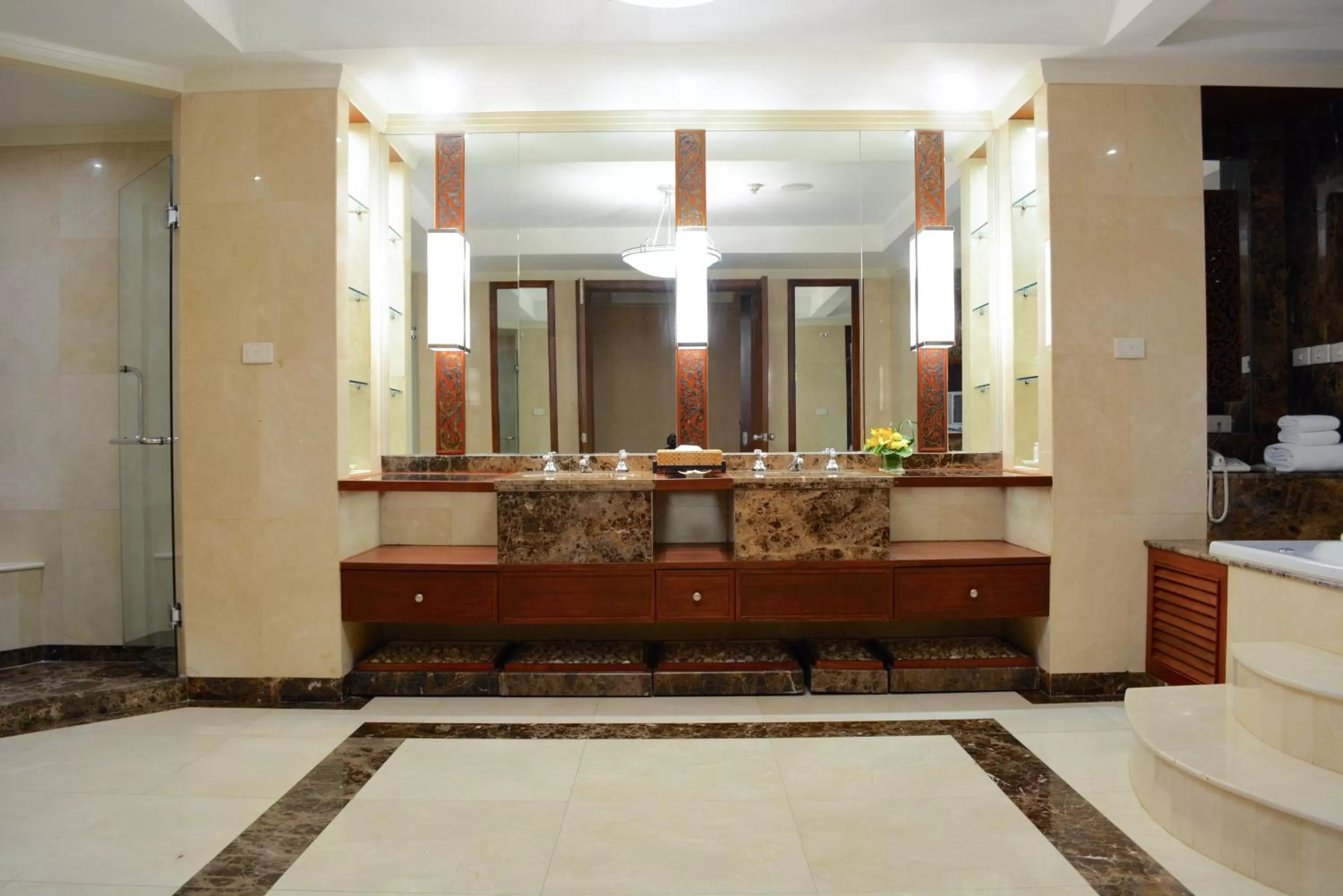 Bathroom in Rama Gardens Hotel Bangkok