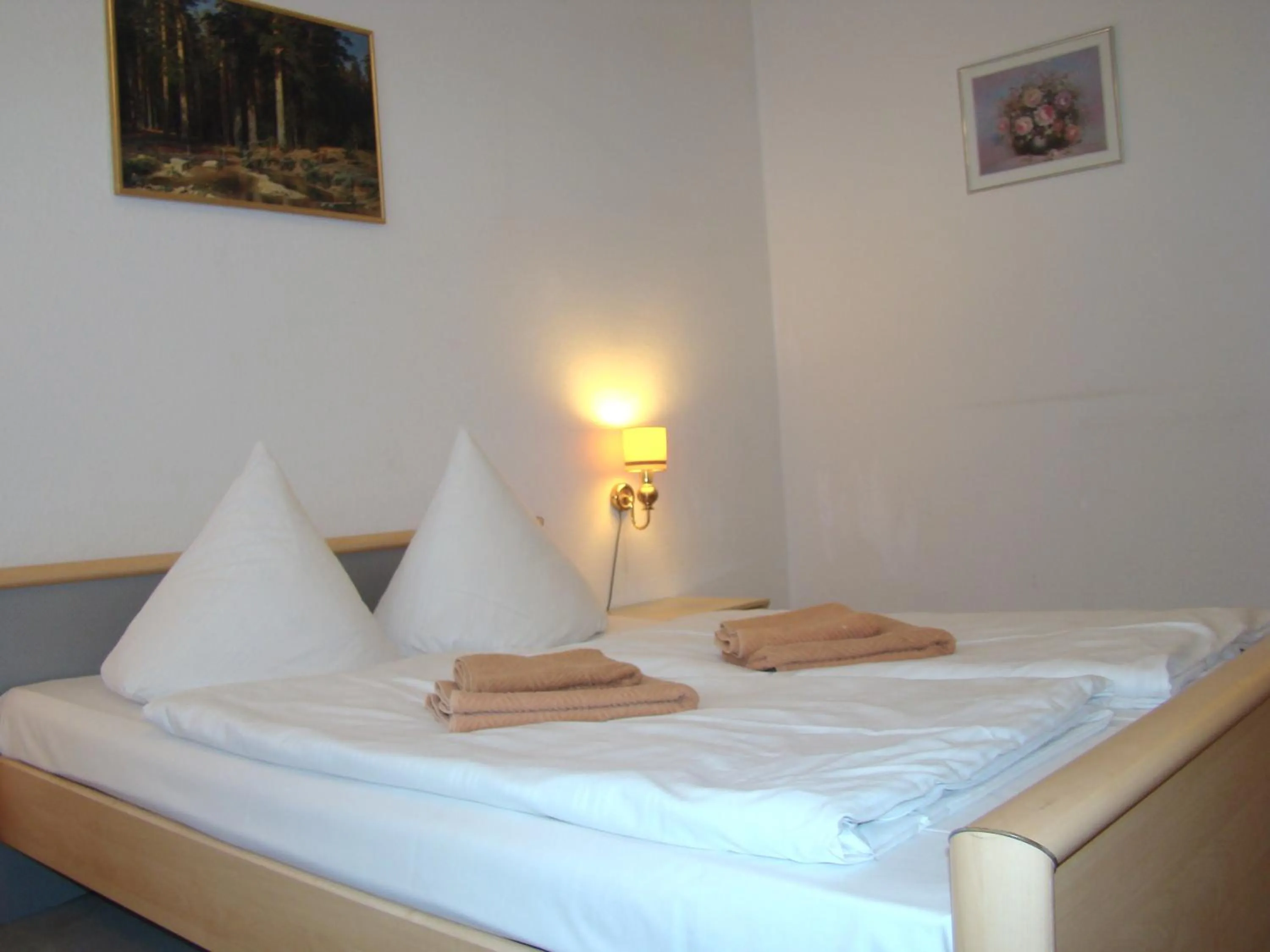 Bedroom, Bed in BNB near Brandenburg Gate - Rooms & Apartments