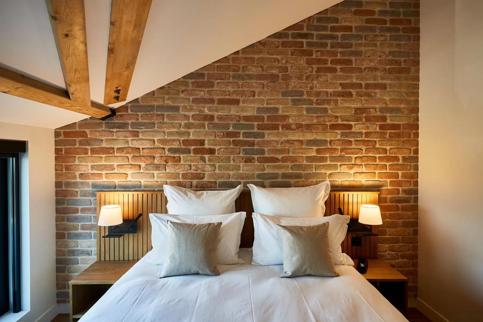 Photo of the whole room, Bed in Coloft