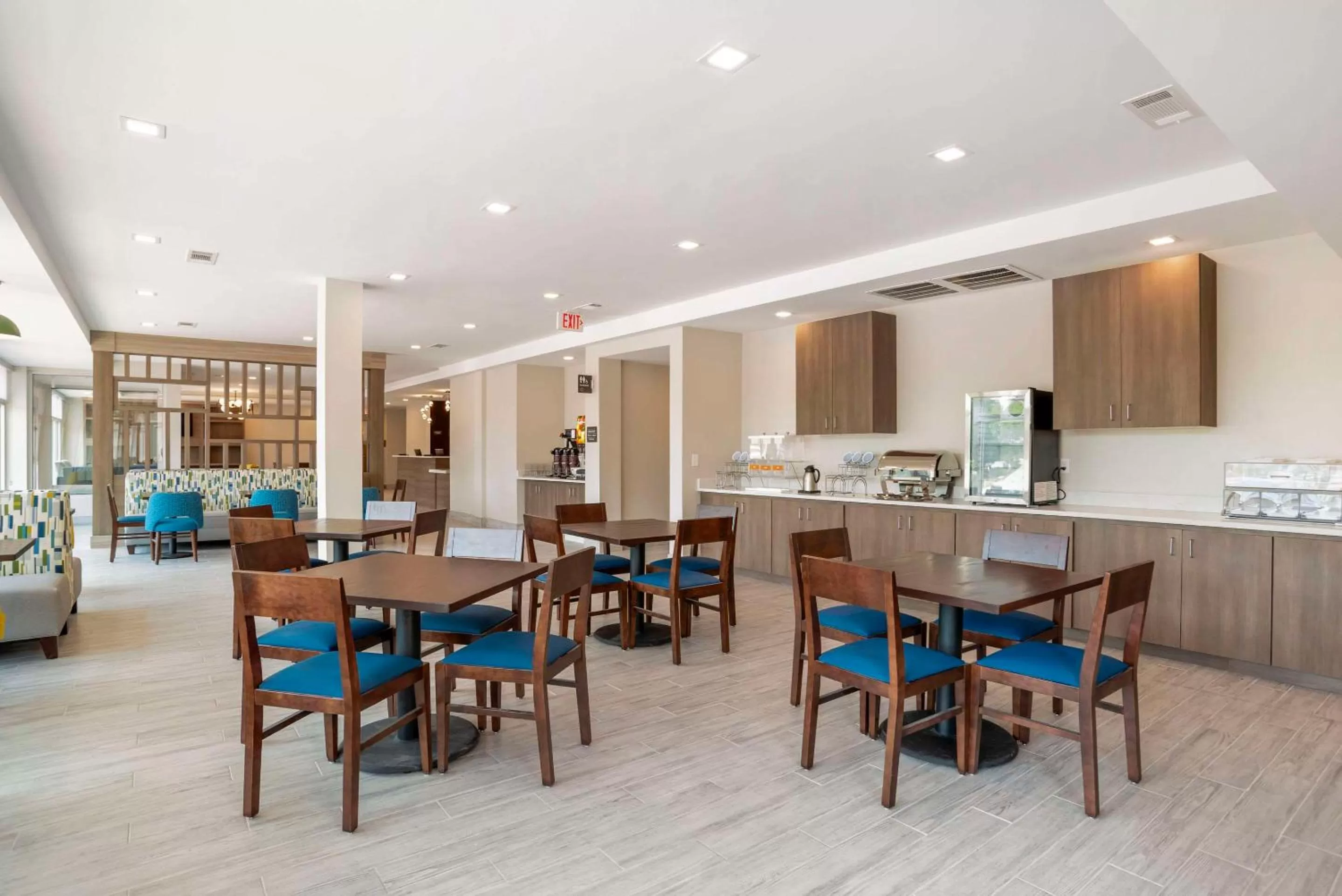 Breakfast in Comfort Inn & Suites Destin near Henderson Beach