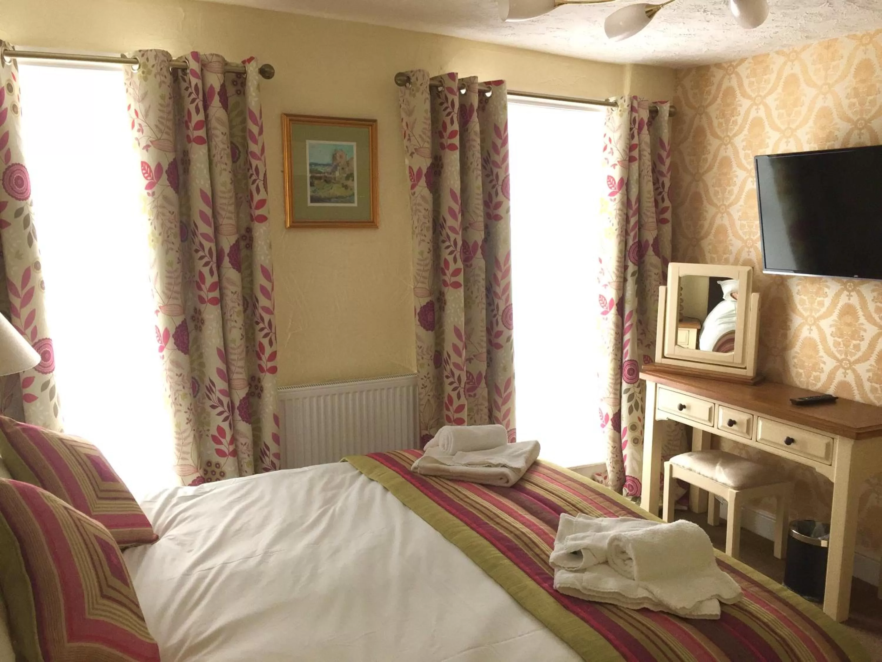 Photo of the whole room, Bed in The Talbot Hotel