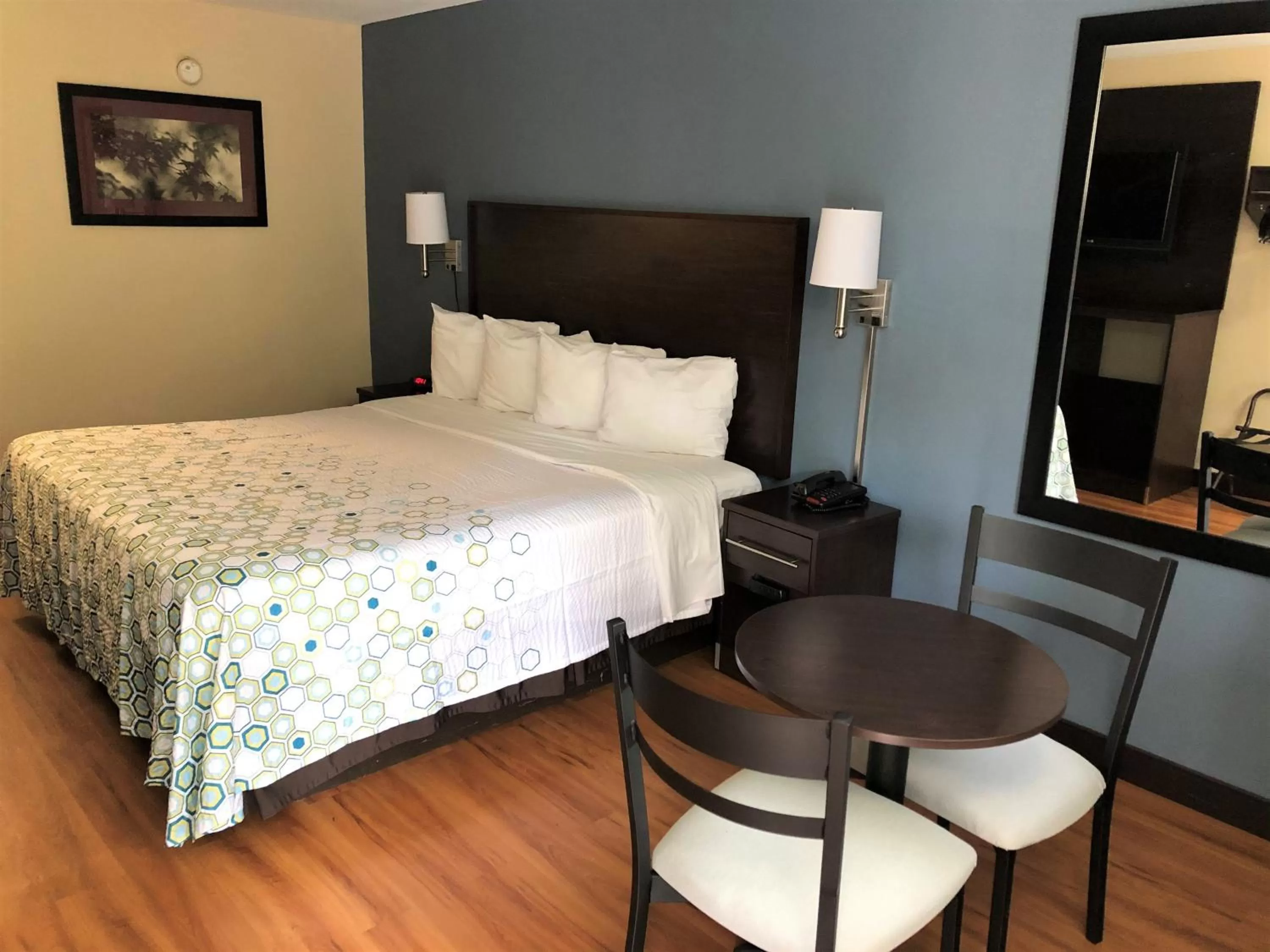 Photo of the whole room, Bed in HomeTowne Studios by Red Roof Bordentown - McGuire AFB