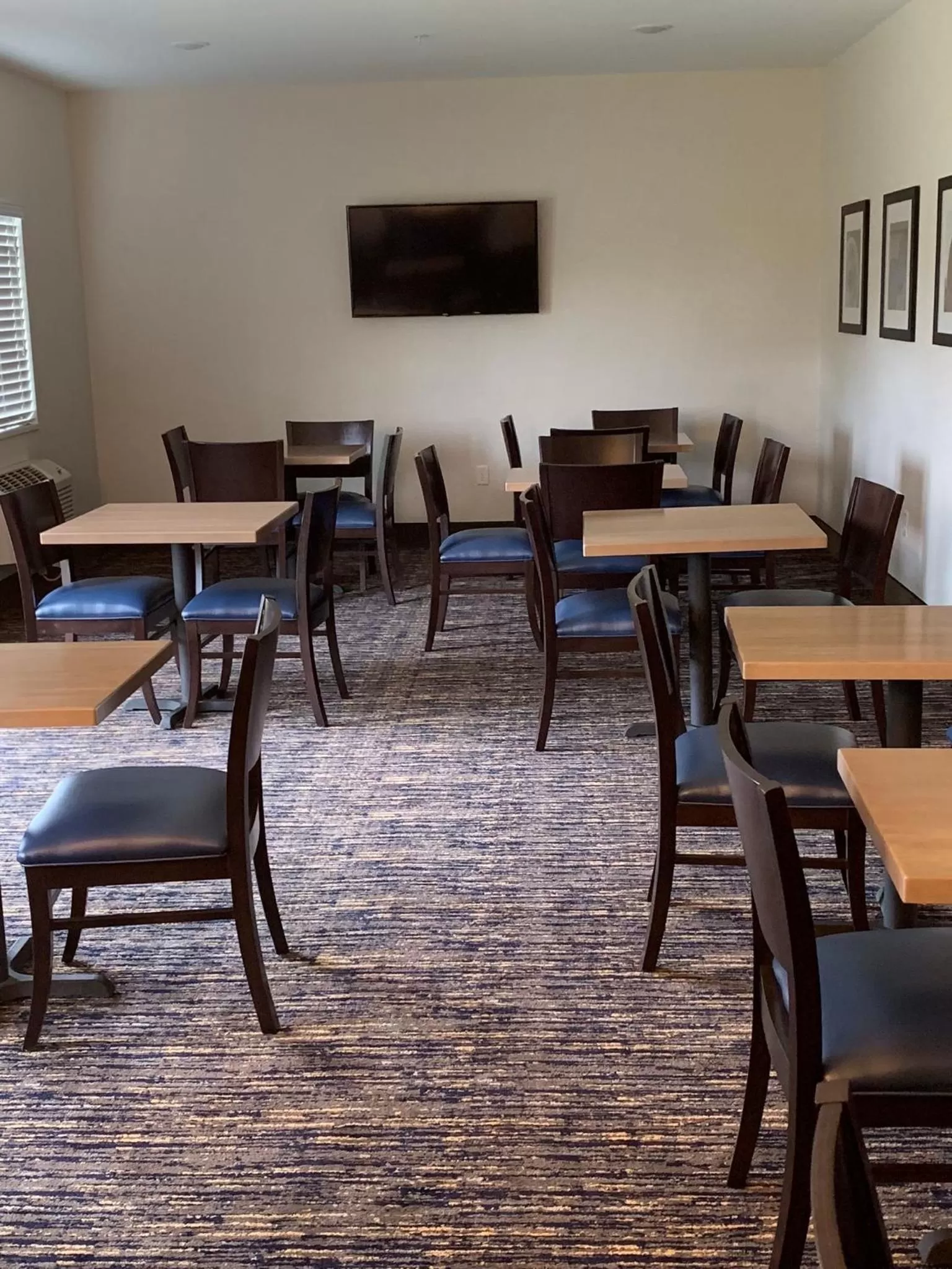 Restaurant/places to eat in Little Crow Resort & Conference, Trademark by Wyndham