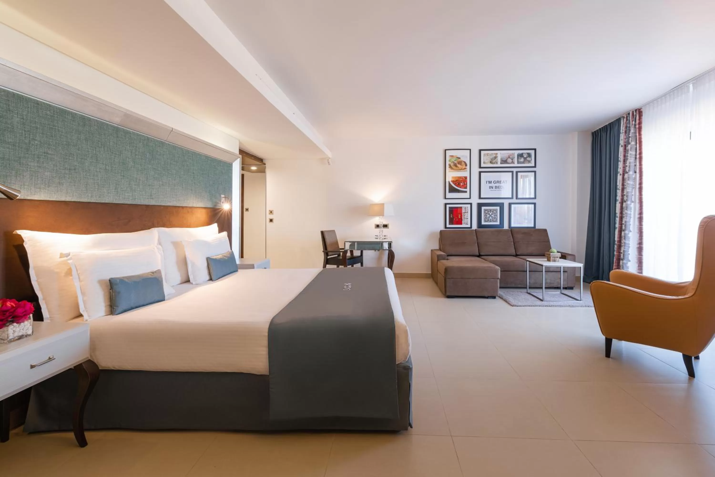 Photo of the whole room, Bed in AX The Palace