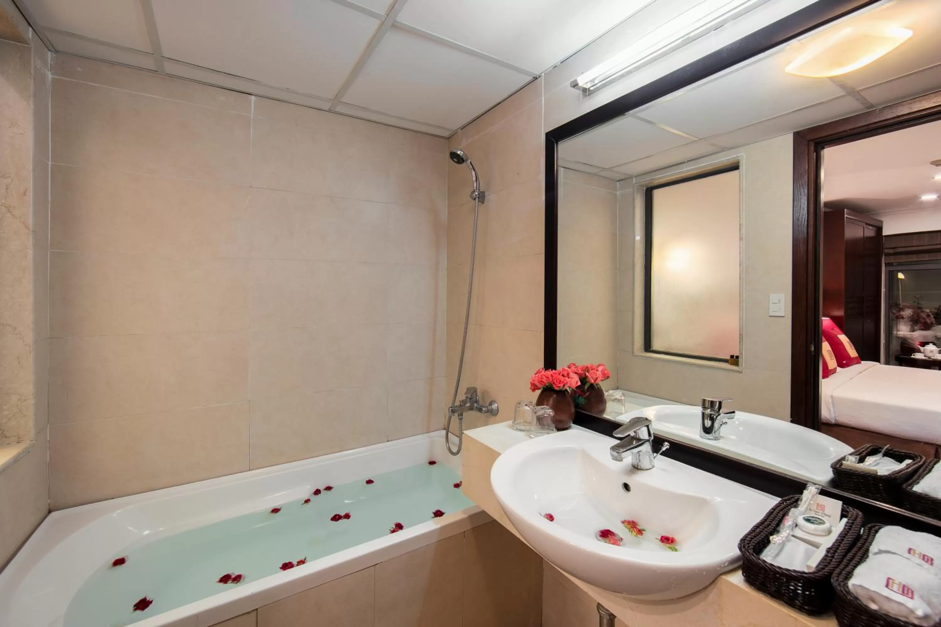 Shower in Au Coeur d'Hanoi Boutique Hotel