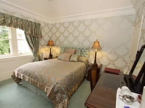 Bed in Mansion House Hotel