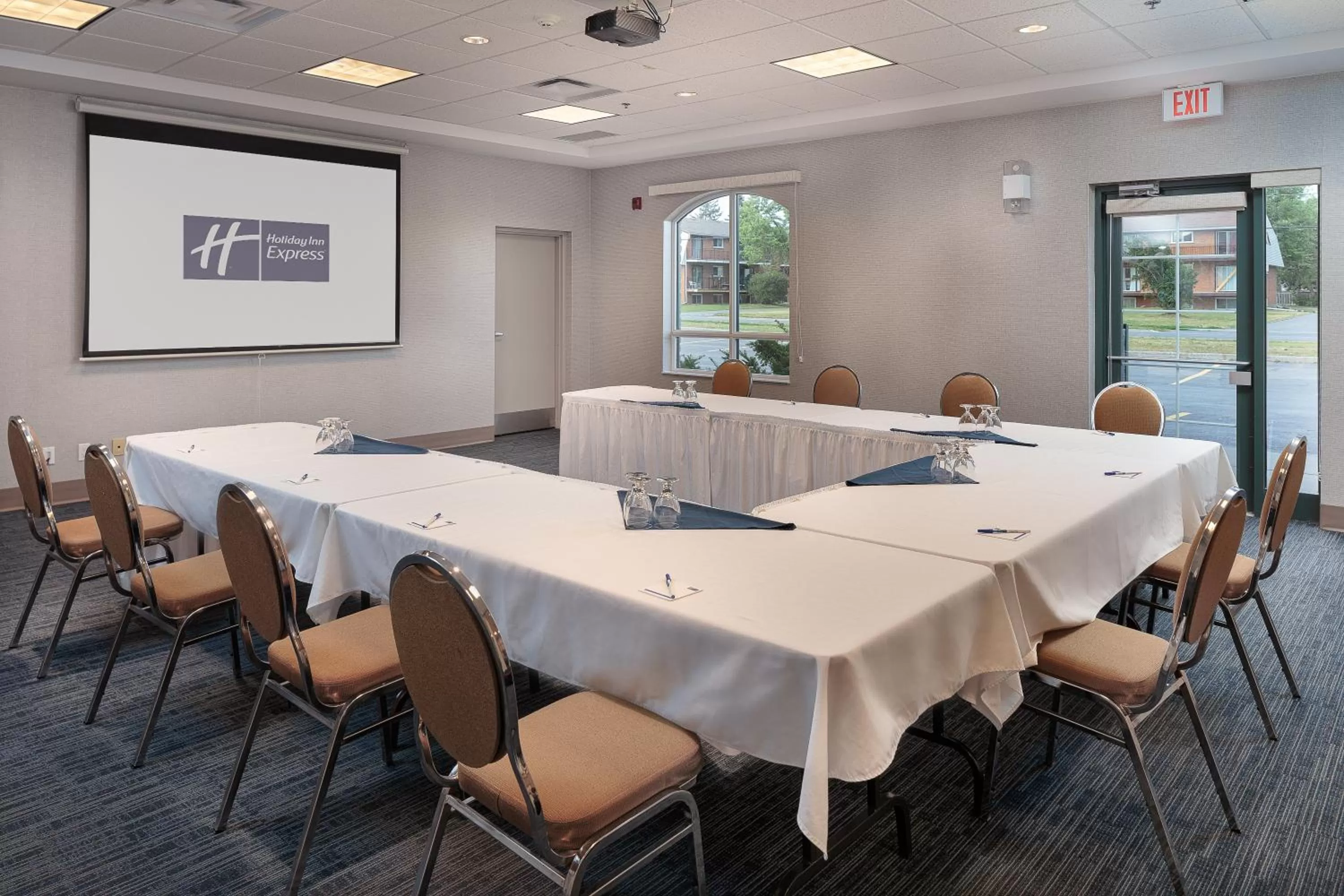 Meeting/conference room in Holiday Inn Express & Suites - Belleville by IHG