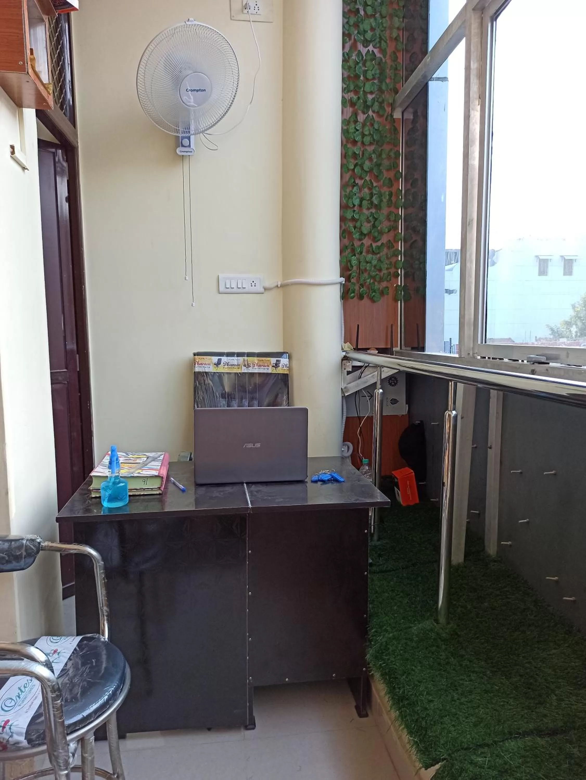 Facade/entrance, TV/Entertainment Center in Saraswati Palace