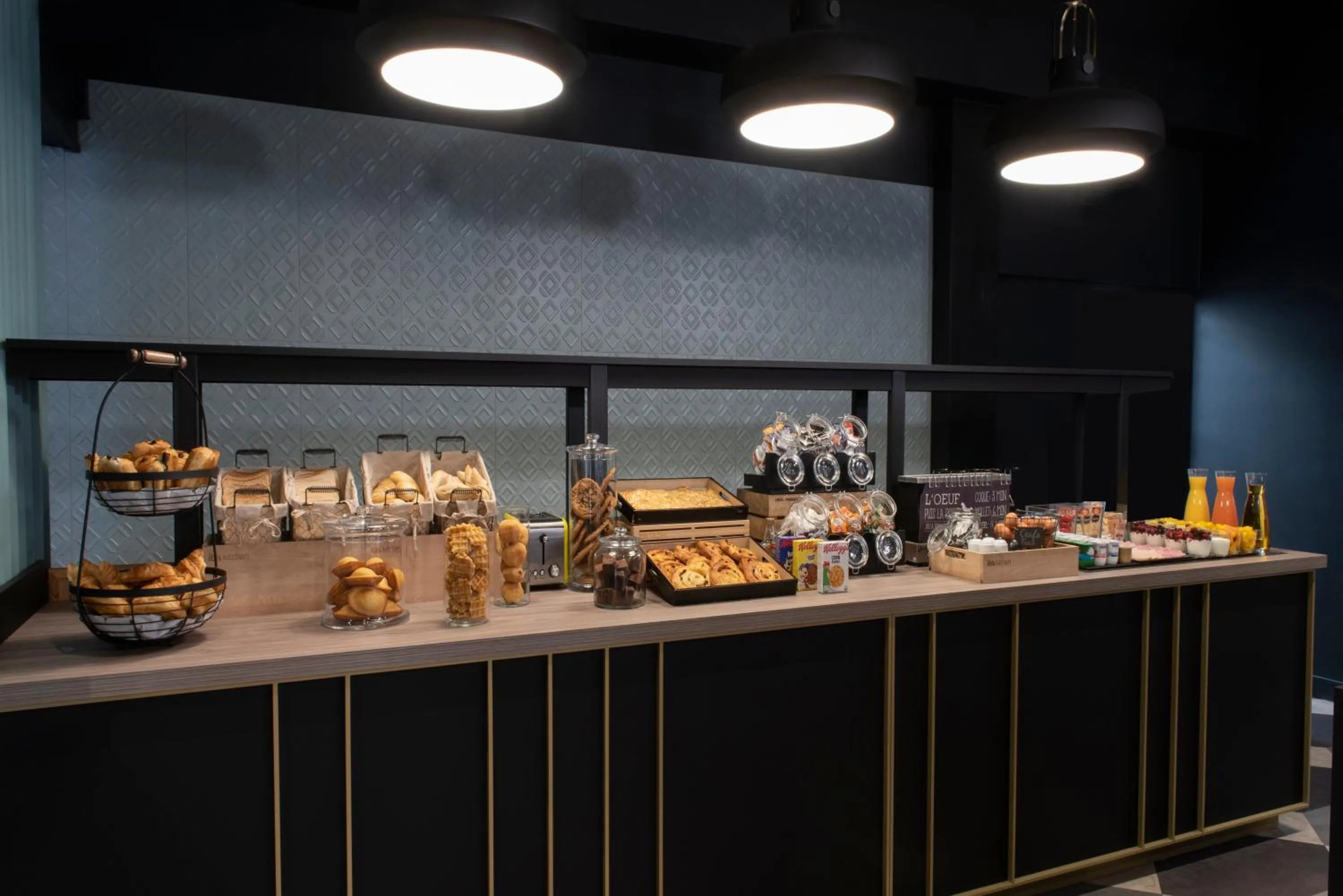 Buffet breakfast in ibis Cergy Pontoise Le Port