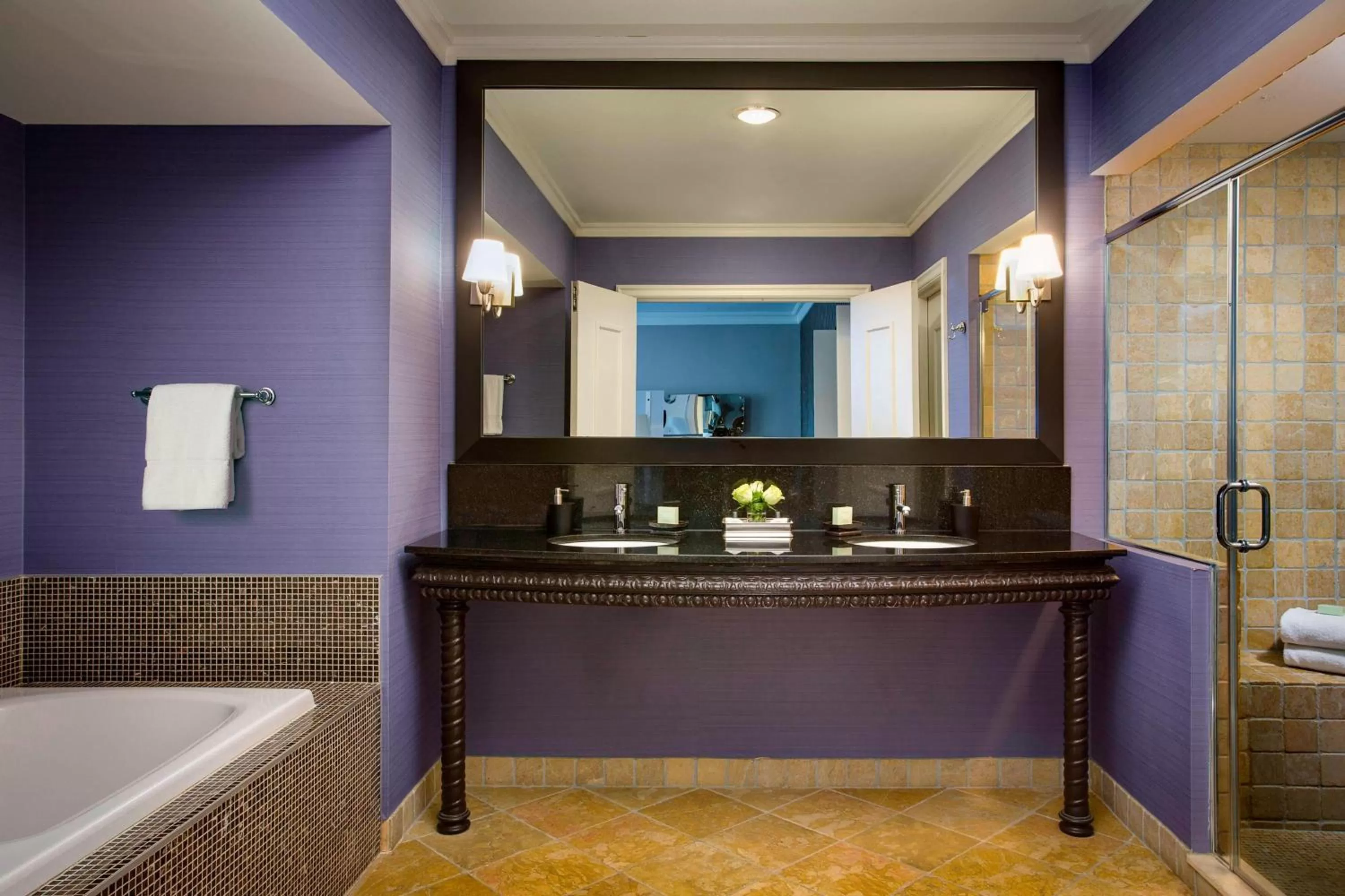 Bathroom in Hotel Chicago Downtown, Autograph Collection