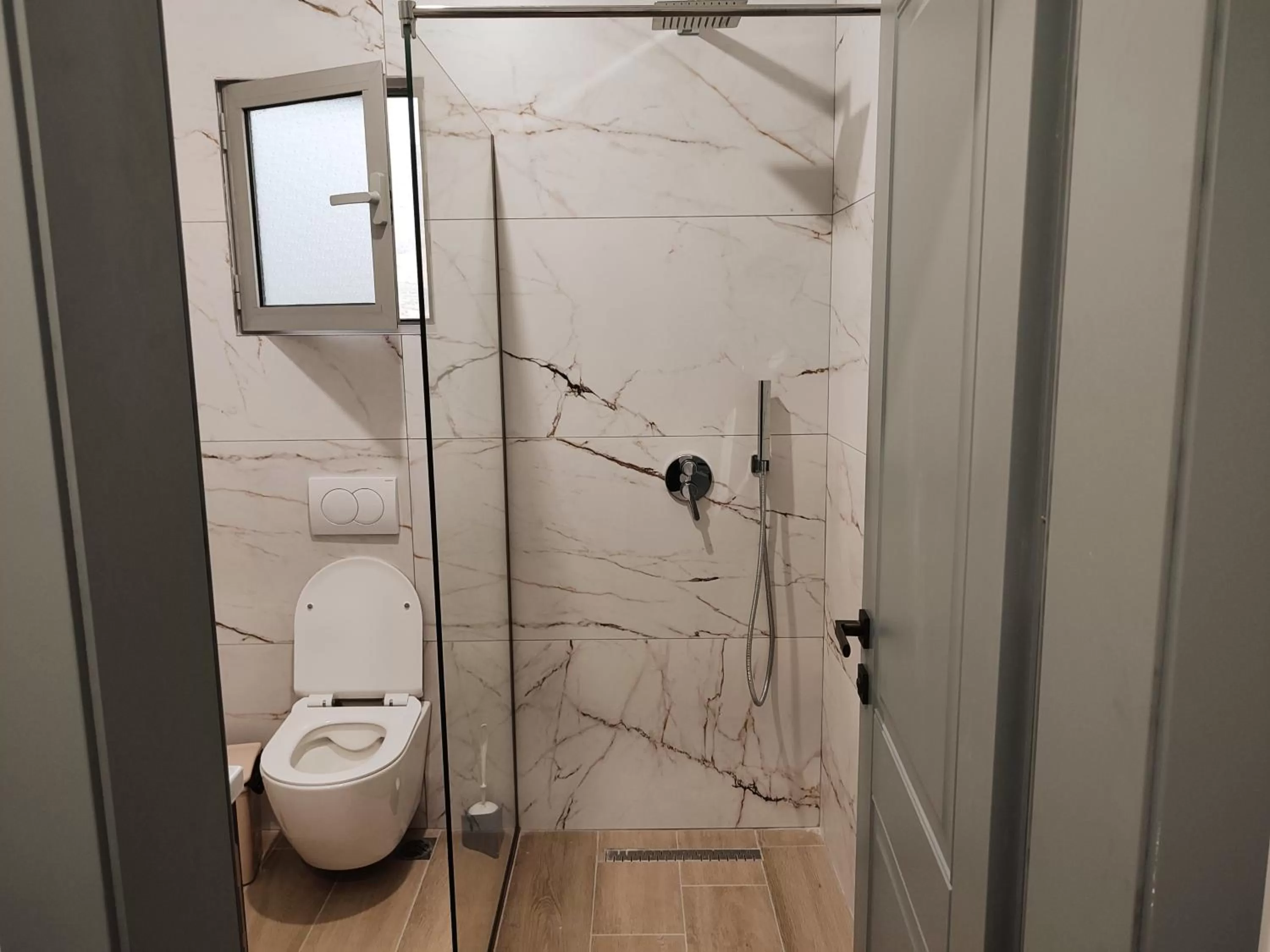 Bathroom in Petros rooms