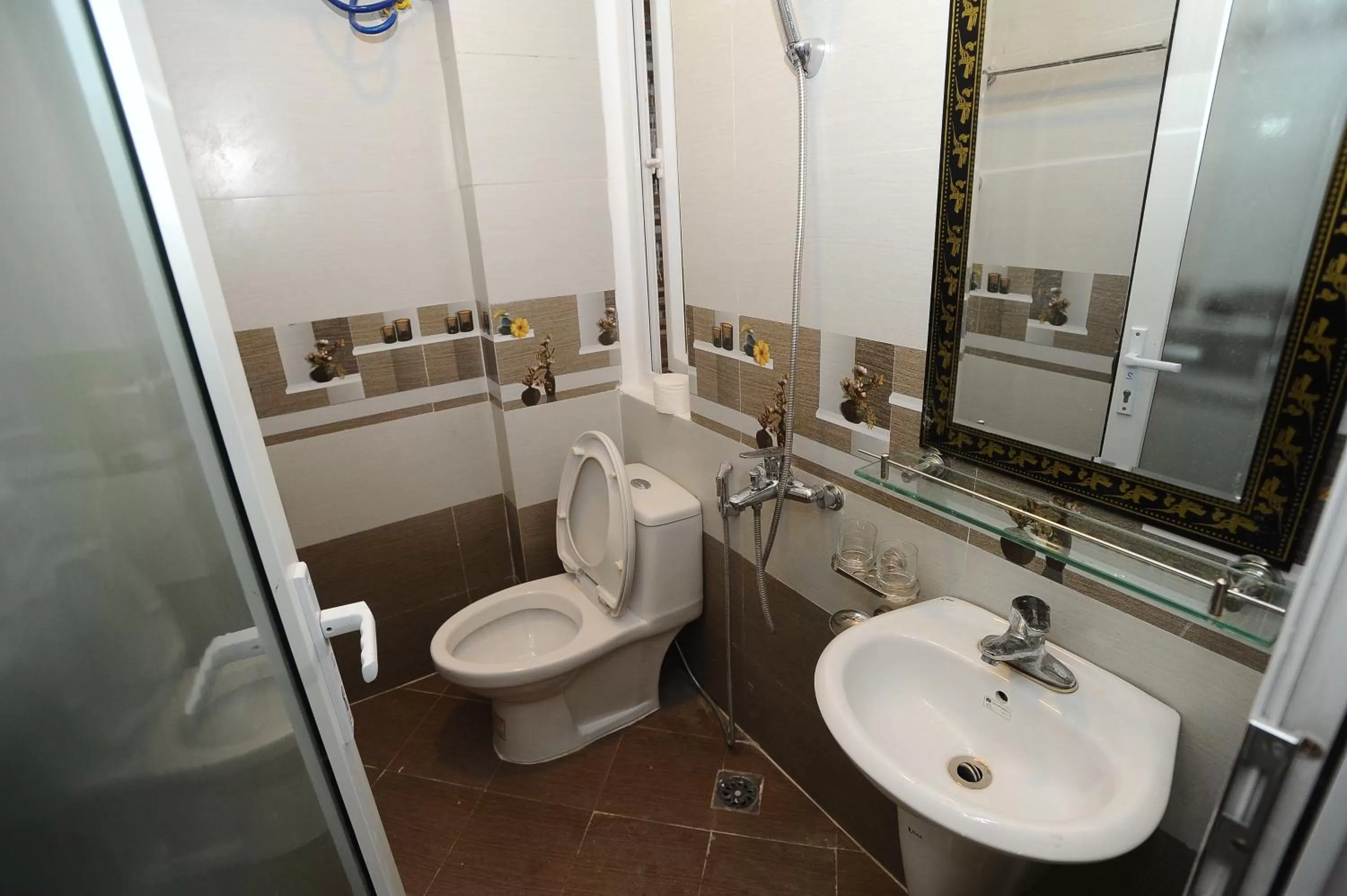 Bathroom in Ruby Lakeview homestay