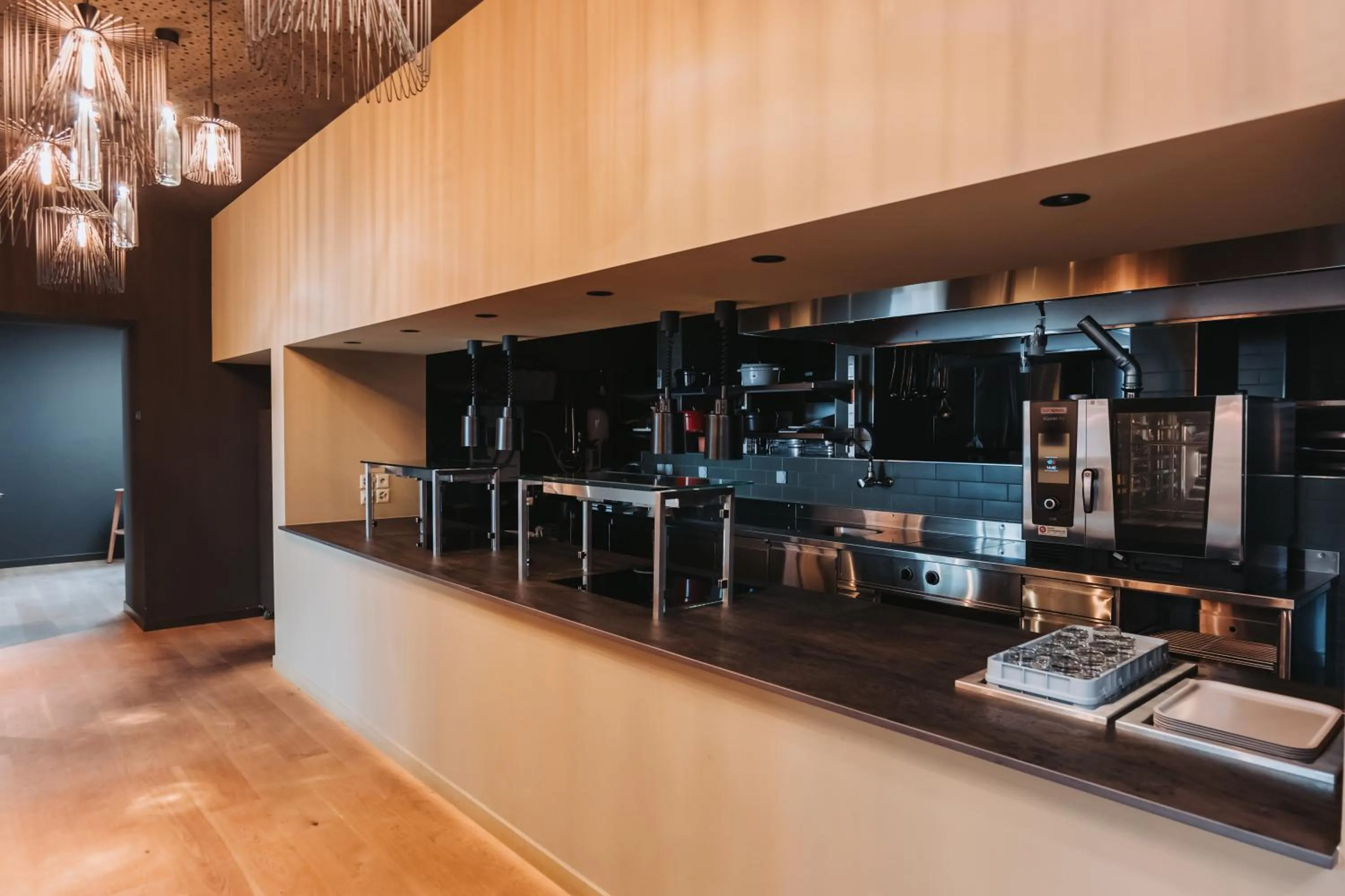 Restaurant/places to eat in Montreux Youth Hostel