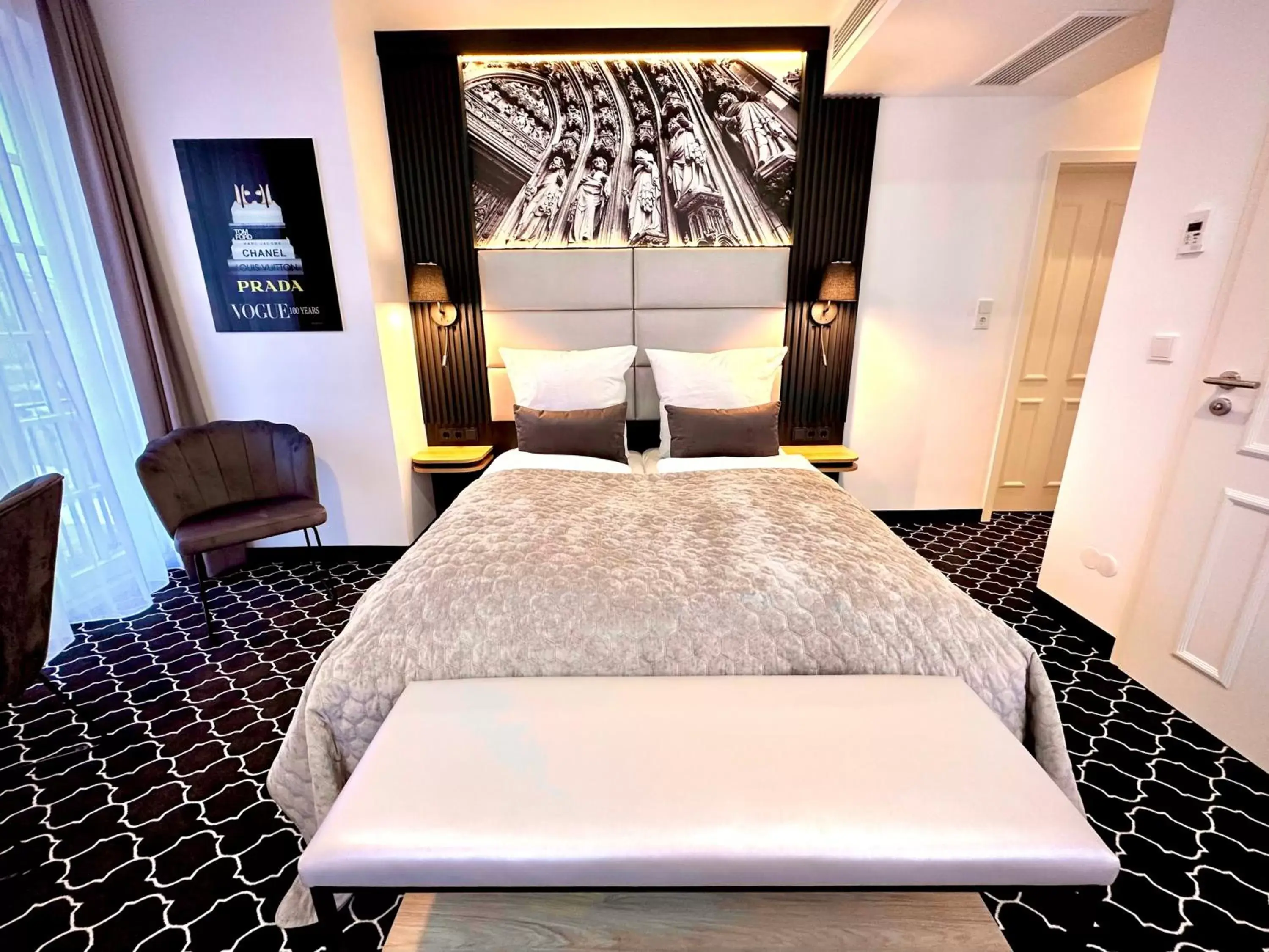 Large Double Room with Side River View in Rhein Hotel St. Martin Large Double Room with Side River View in Rhein Hotel St. Martin