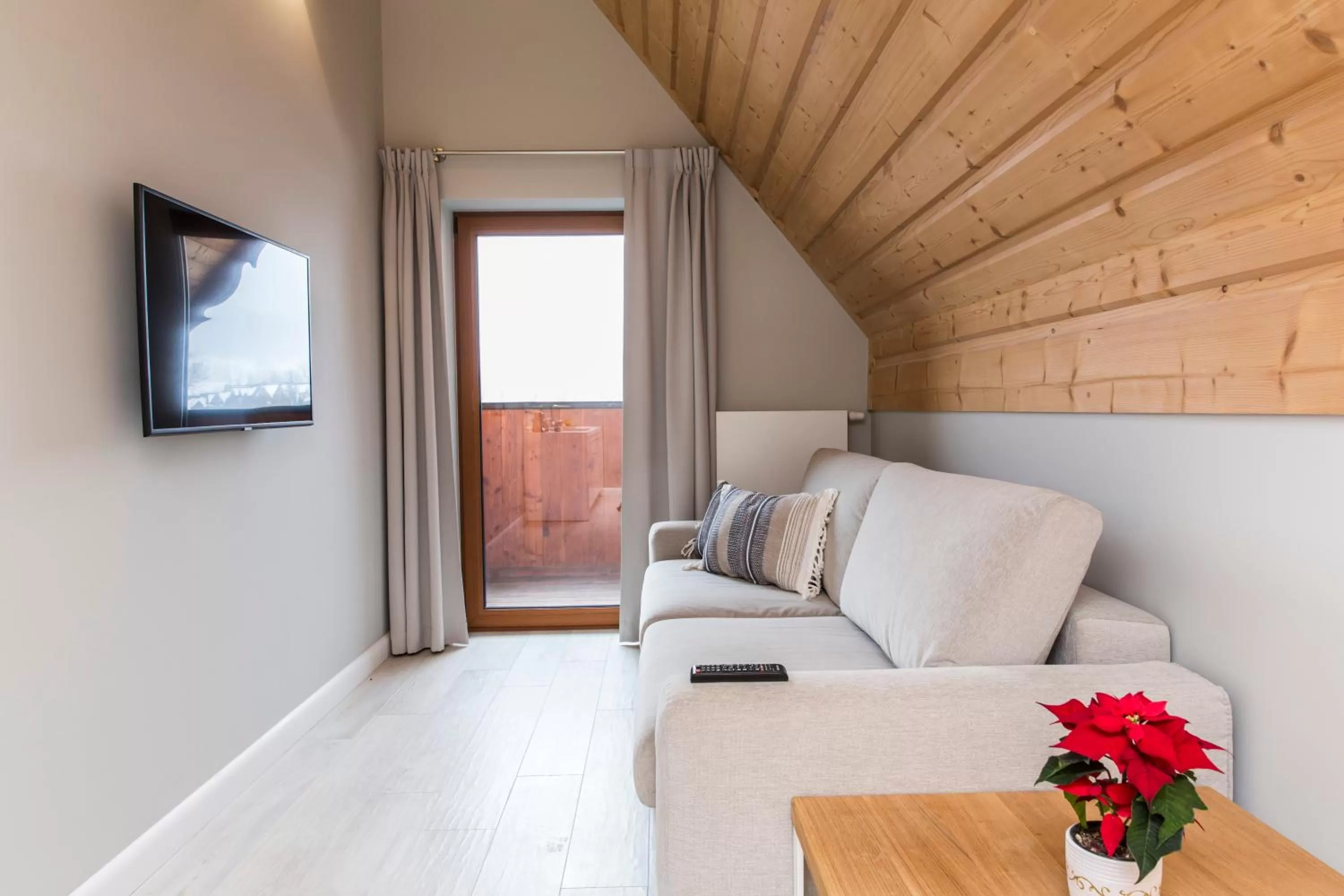 TV and multimedia in Royal Hill Residence