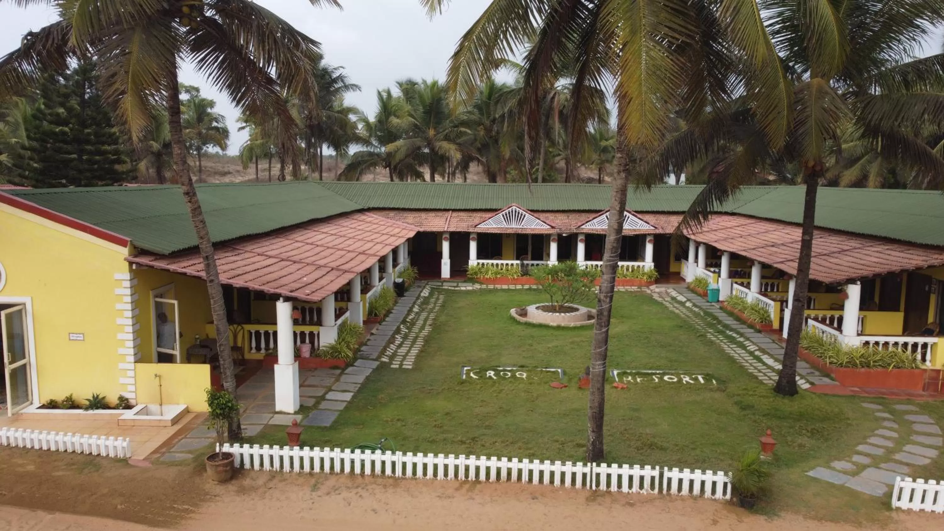 Property building in C Roque Beach Resort