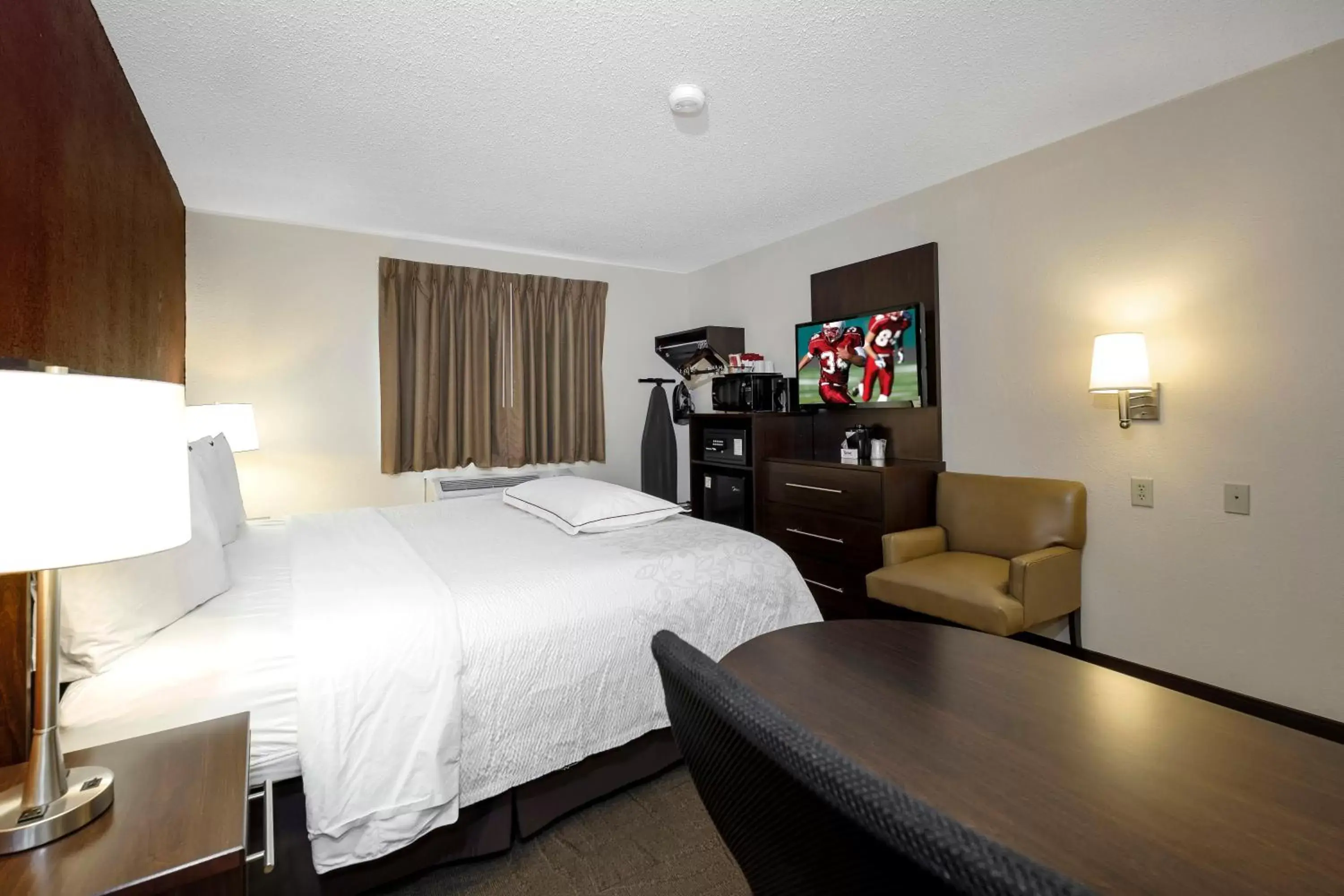 Premium King Room Smoke Free (Upgraded Bedding and Snack Box) in Red Roof Inn PLUS+ & Suites Malone Premium King Room Smoke Free (Upgraded Bedding and Snack Box) in Red Roof Inn PLUS+ & Suites Malone
