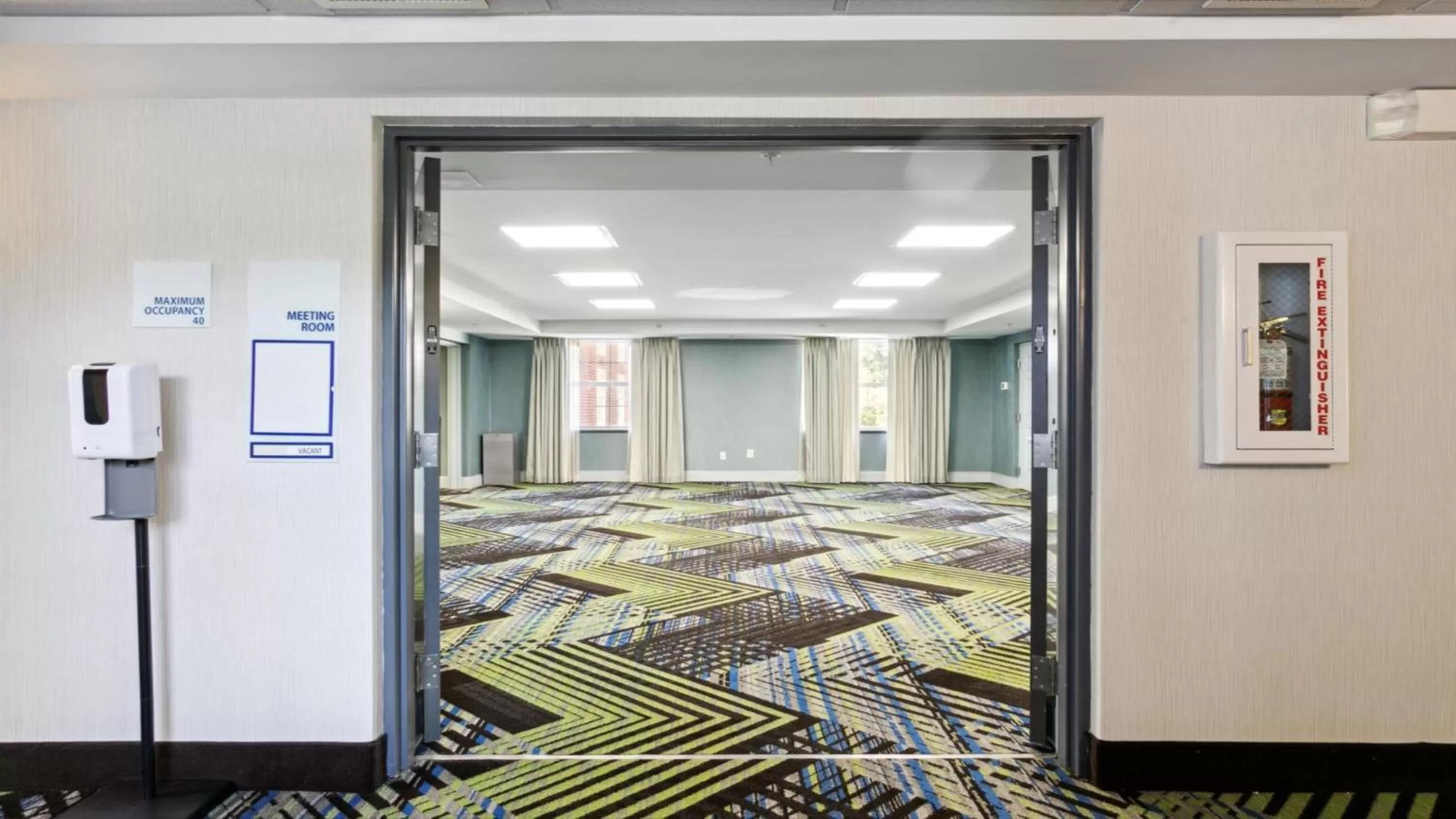 Meeting/conference room in Holiday Inn Express Williamsburg North by IHG