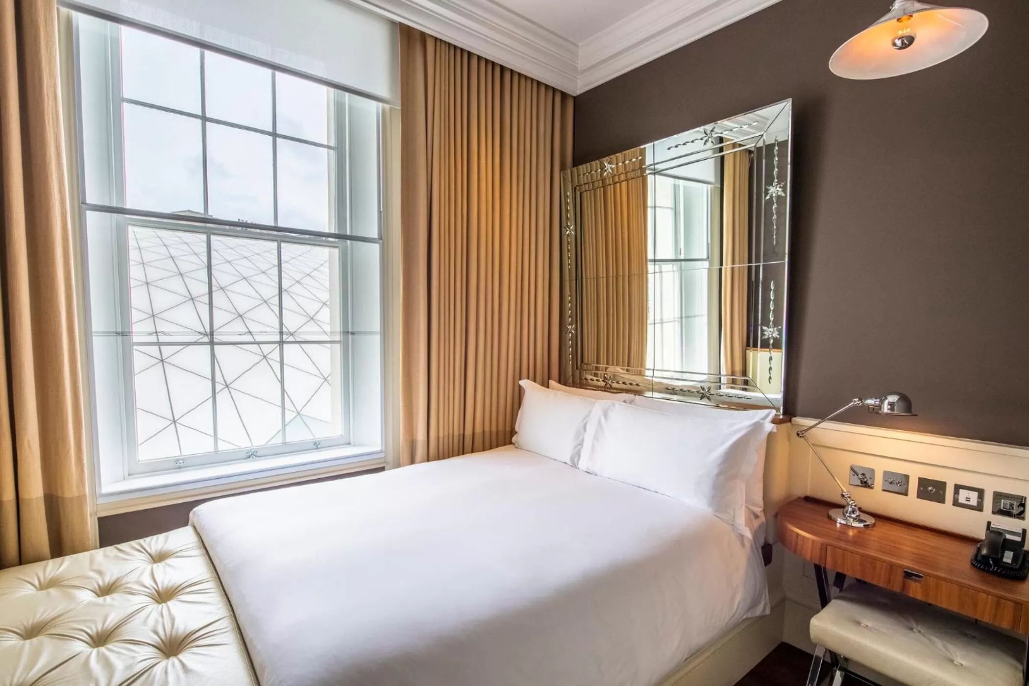 Bedroom, Bed in Kaya Great Northern Hotel, London