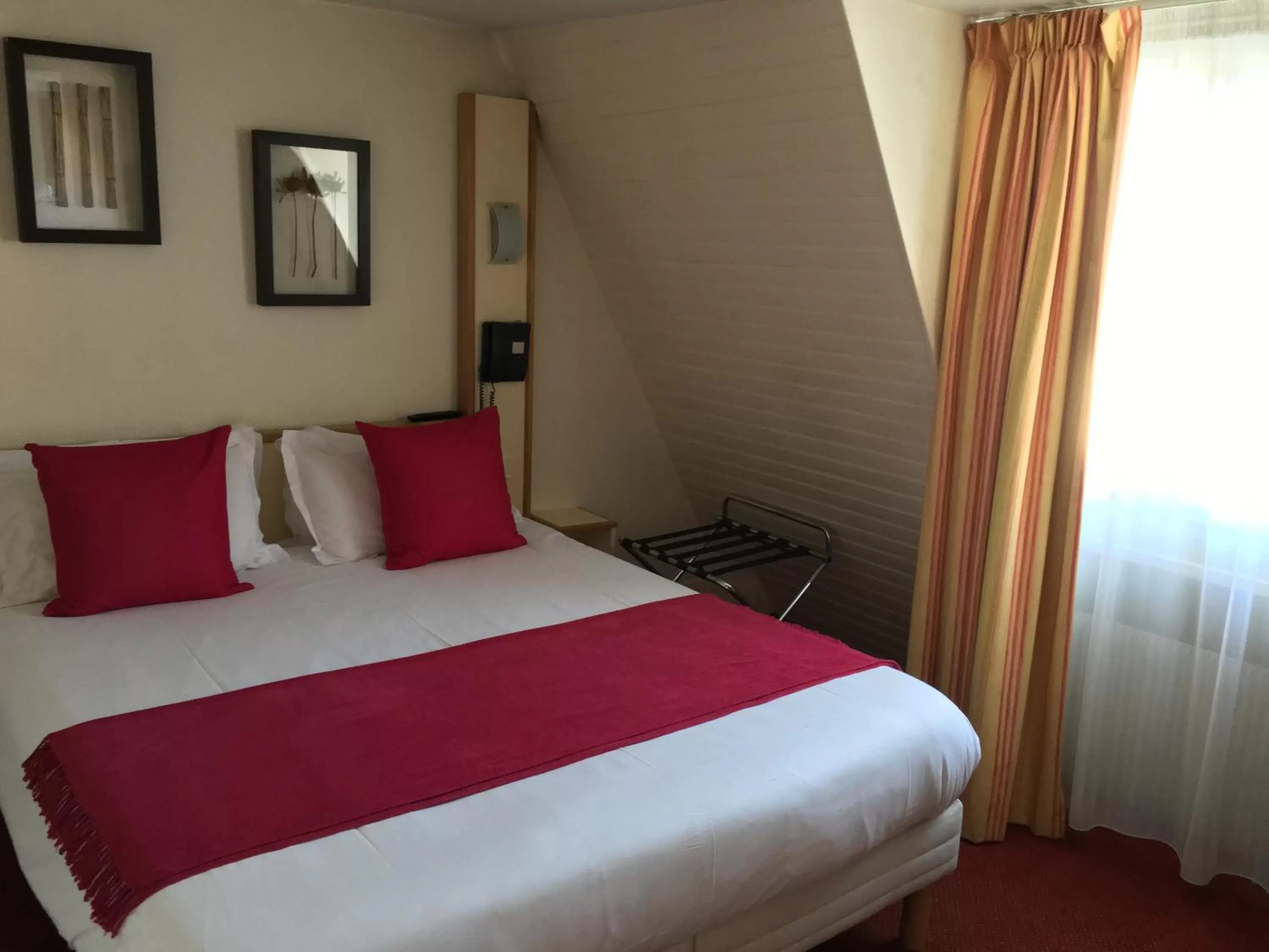Photo of the whole room, Bed in Hotel Antin St Georges