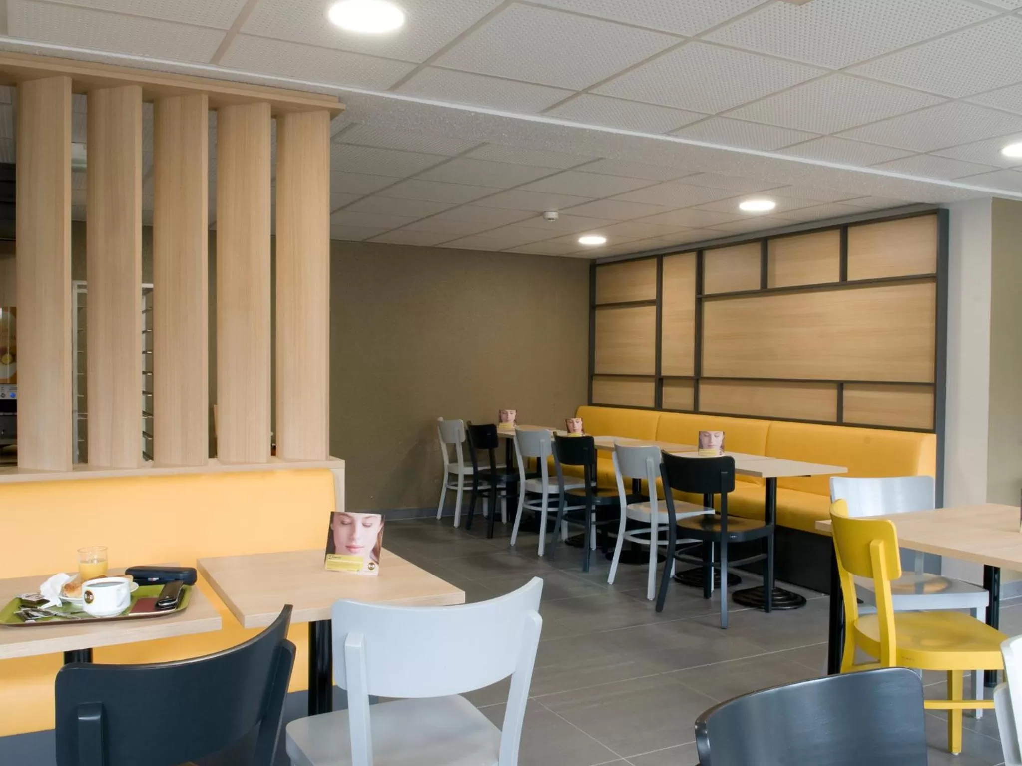 Restaurant/places to eat in B&B HOTEL Saint-Quentin