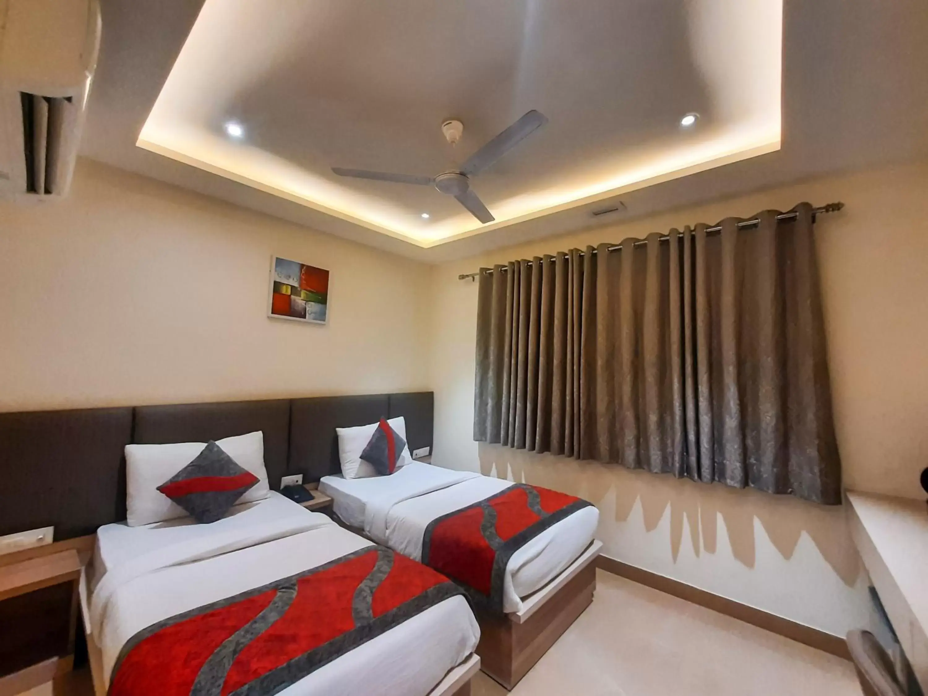 Superior Double Room in Hotel Tripple Tree - Karol Bagh Superior Double Room in Hotel Tripple Tree - Karol Bagh