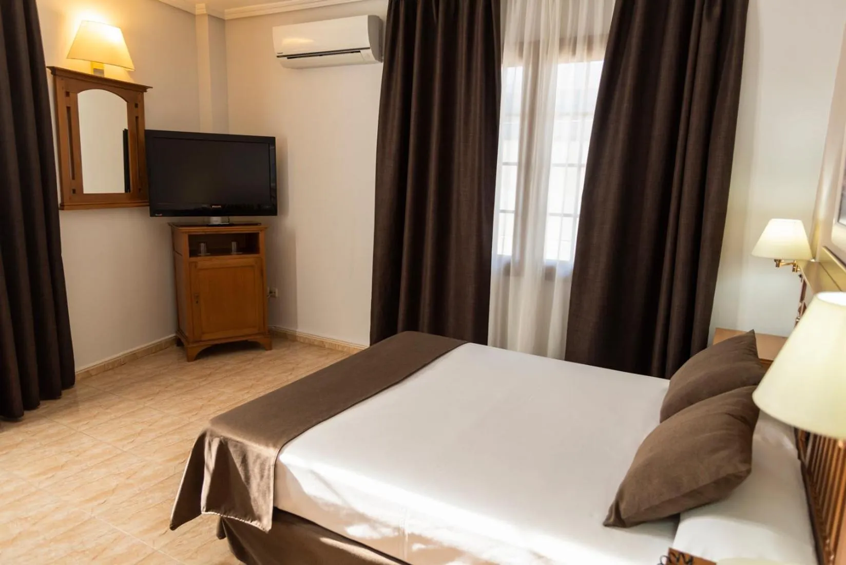 Photo of the whole room, Bed in Carlos I Toledo