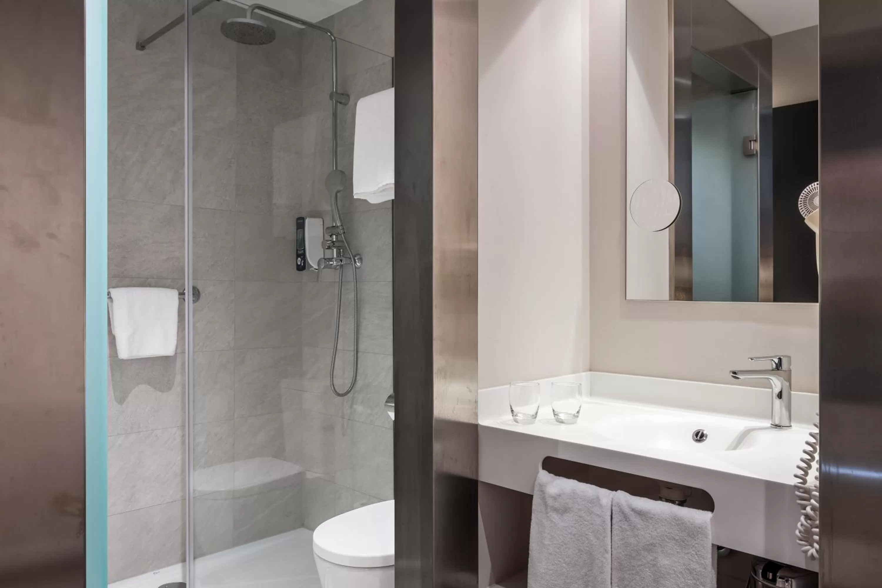 Toilet in Hotel SB Plaza Europa