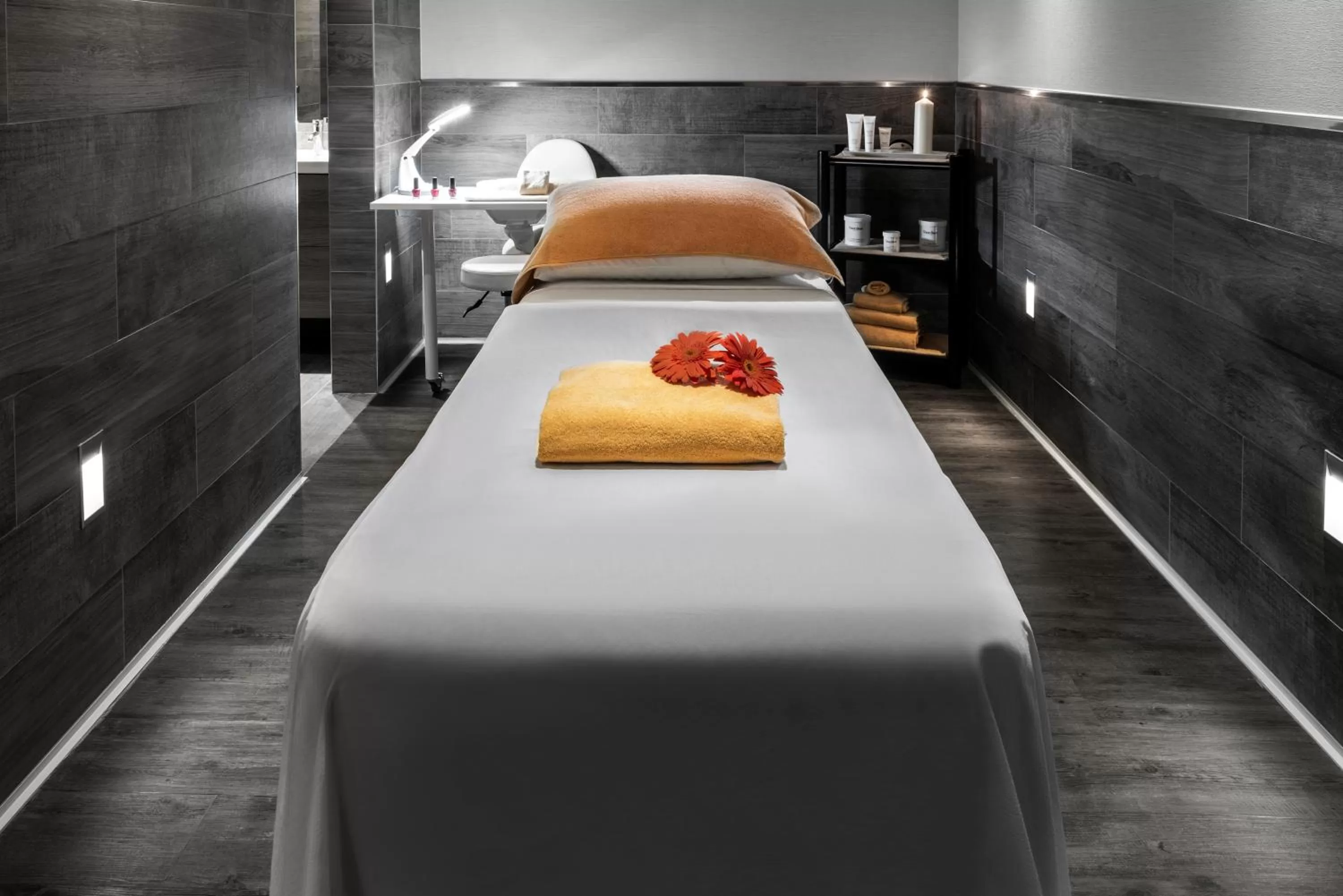 Massage in Elba Lanzarote Royal Village Resort