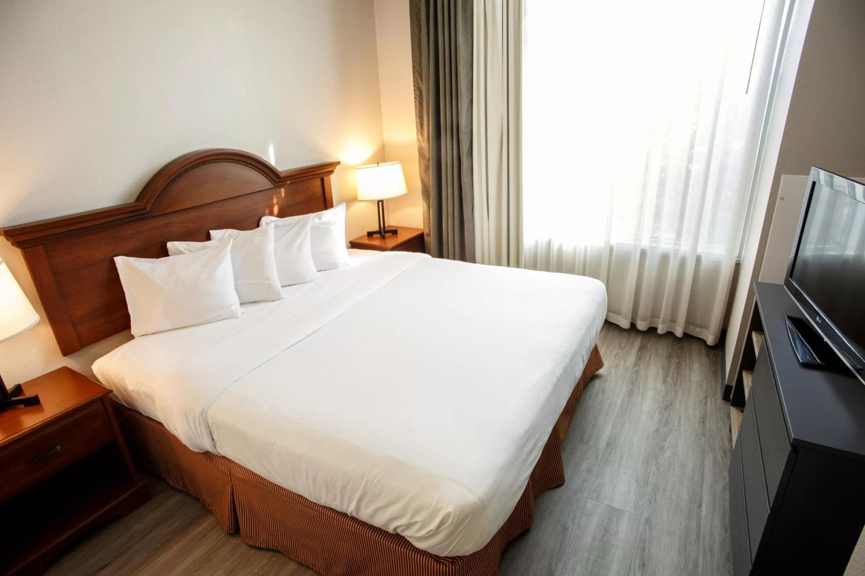 Bed in Country Inn & Suites by Radisson, Harrisburg West Mechanicsburg