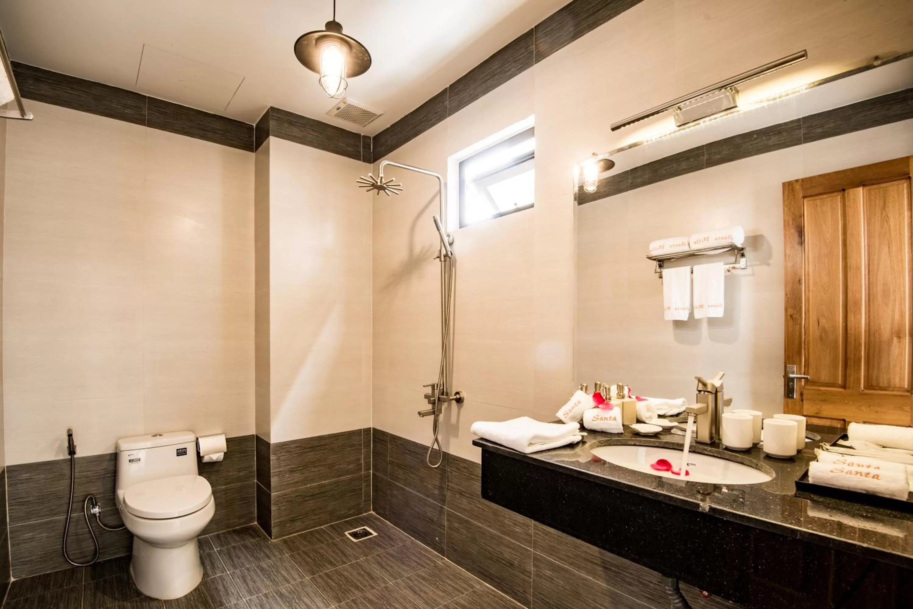 Toilet in Santa Sea Villa