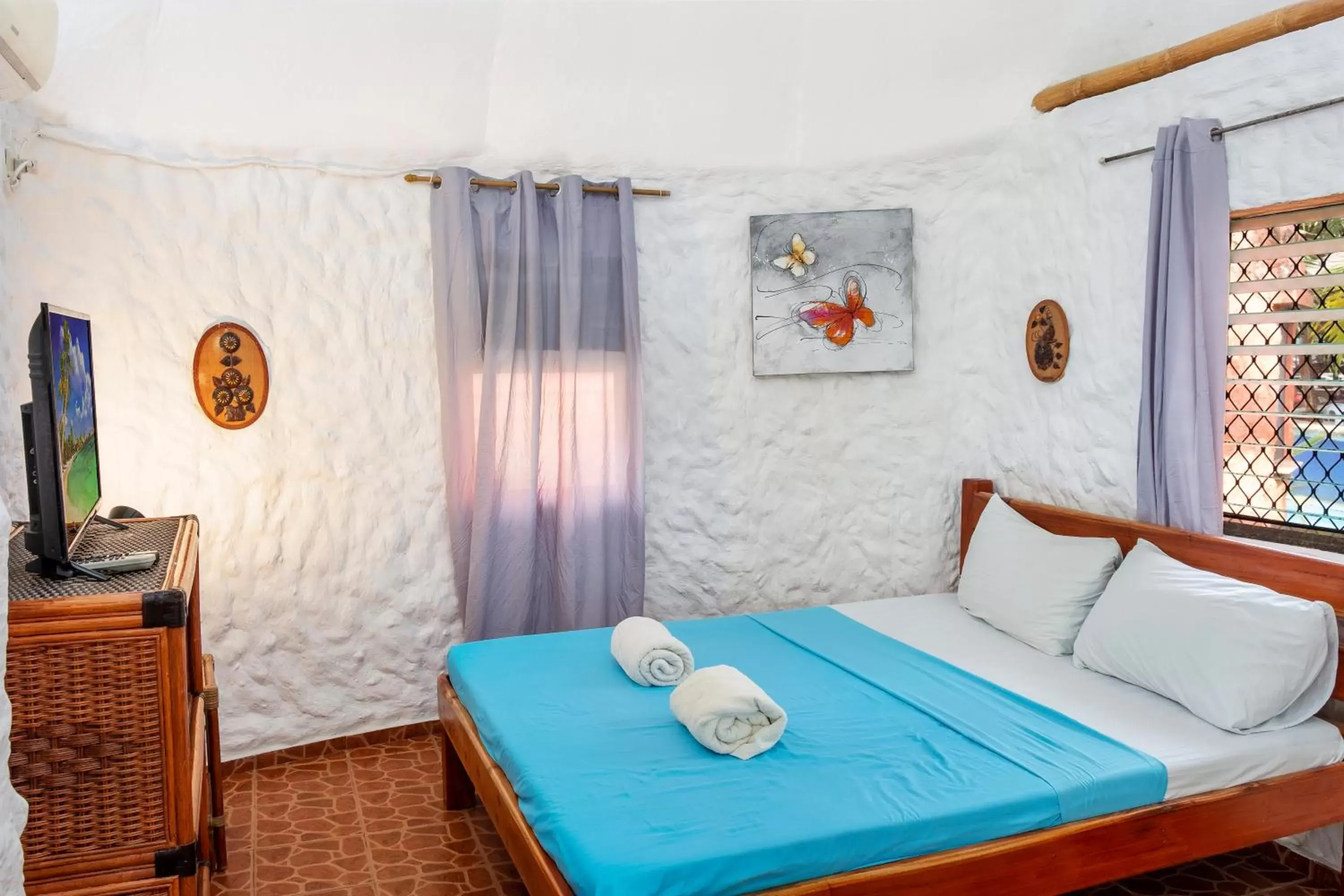 Deluxe Room in Panglao Chocolate Hills Hostel Deluxe Room in Panglao Chocolate Hills Hostel