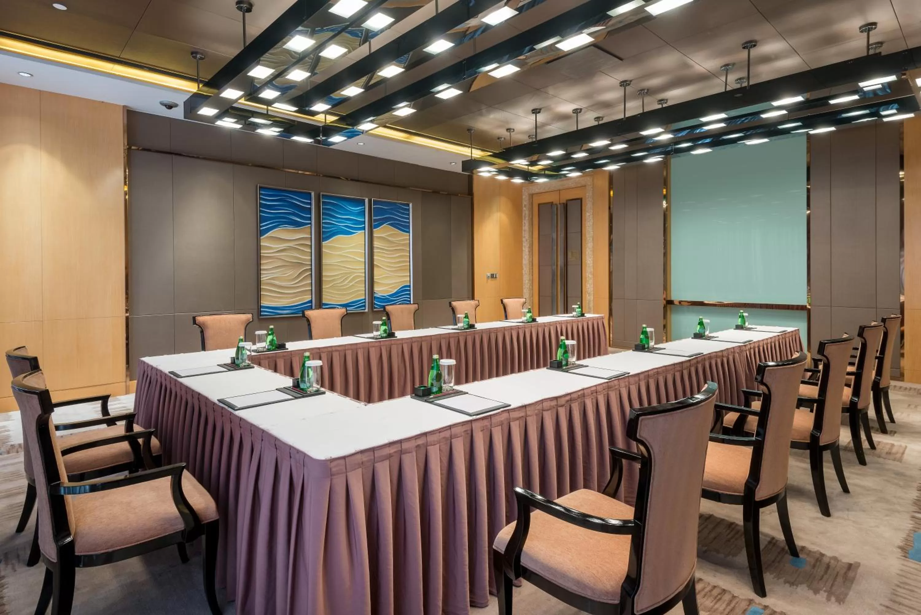 Meeting/conference room in Crowne Plaza Hotel Lanzhou by IHG