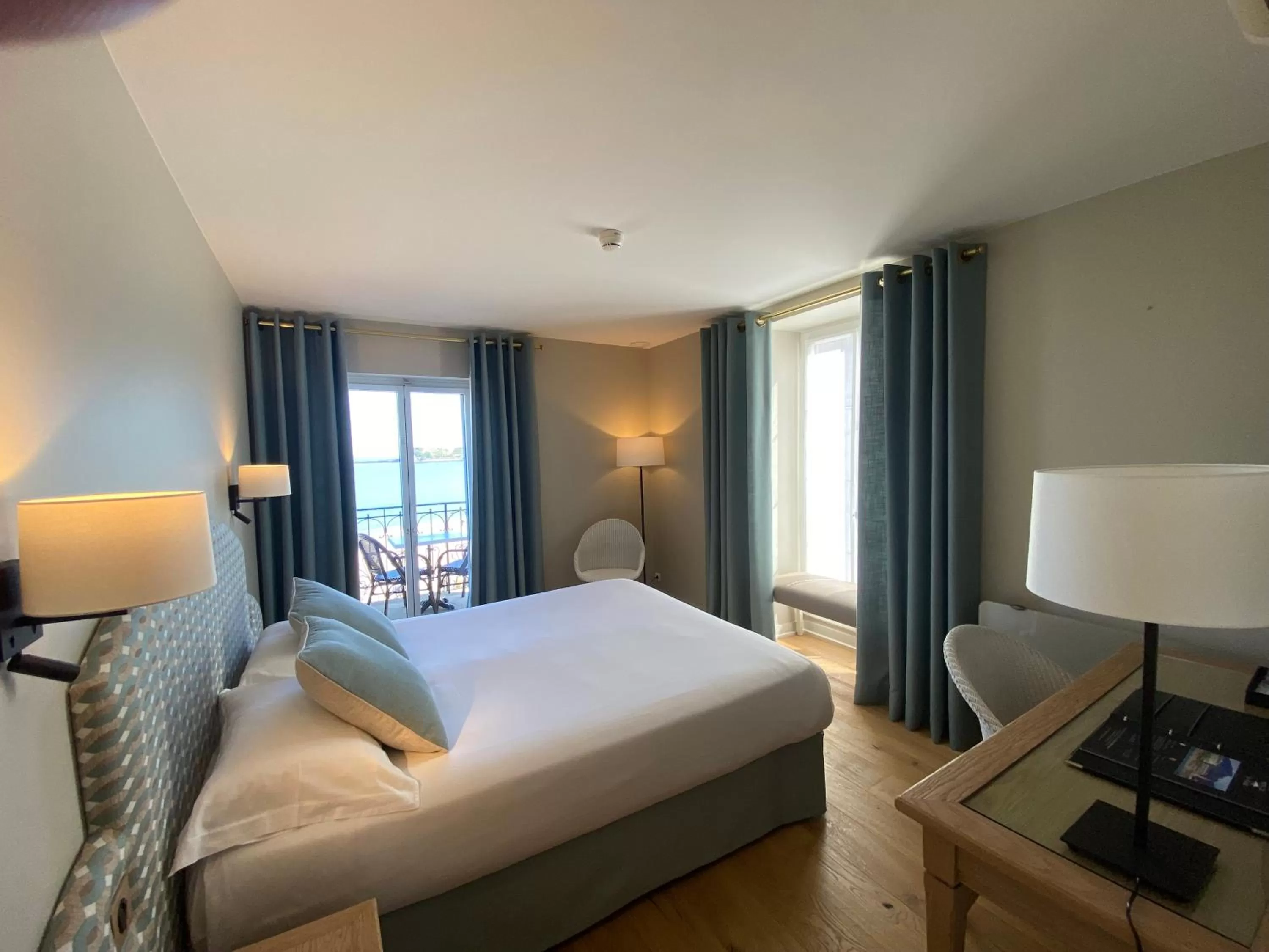 Bedroom, Bed in Hôtel de la Plage - Saint Jean de Luz