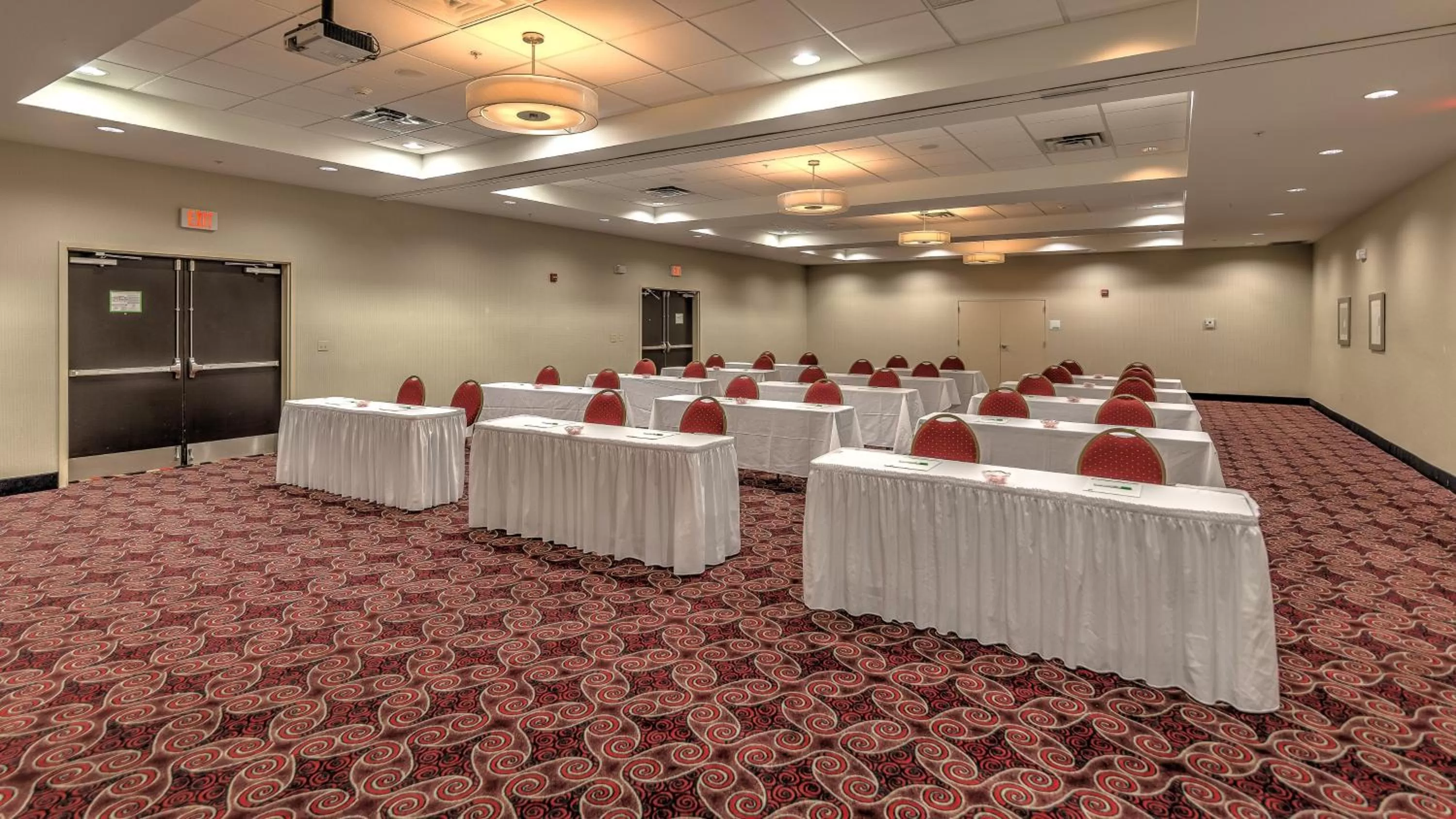 Meeting/conference room in Holiday Inn North Quail Springs by IHG