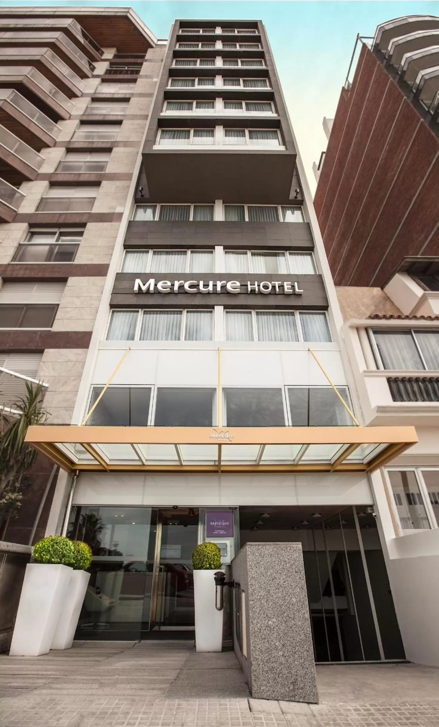 Facade/entrance in Mercure Montevideo Punta Carretas