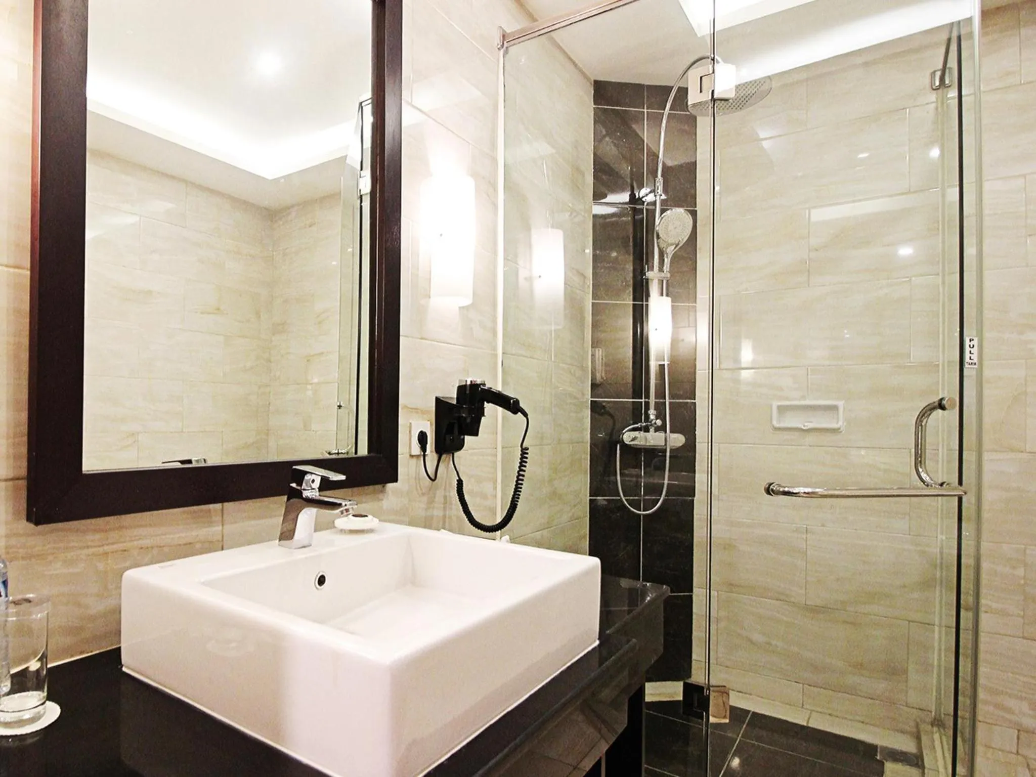 Shower in Java Palace Hotel