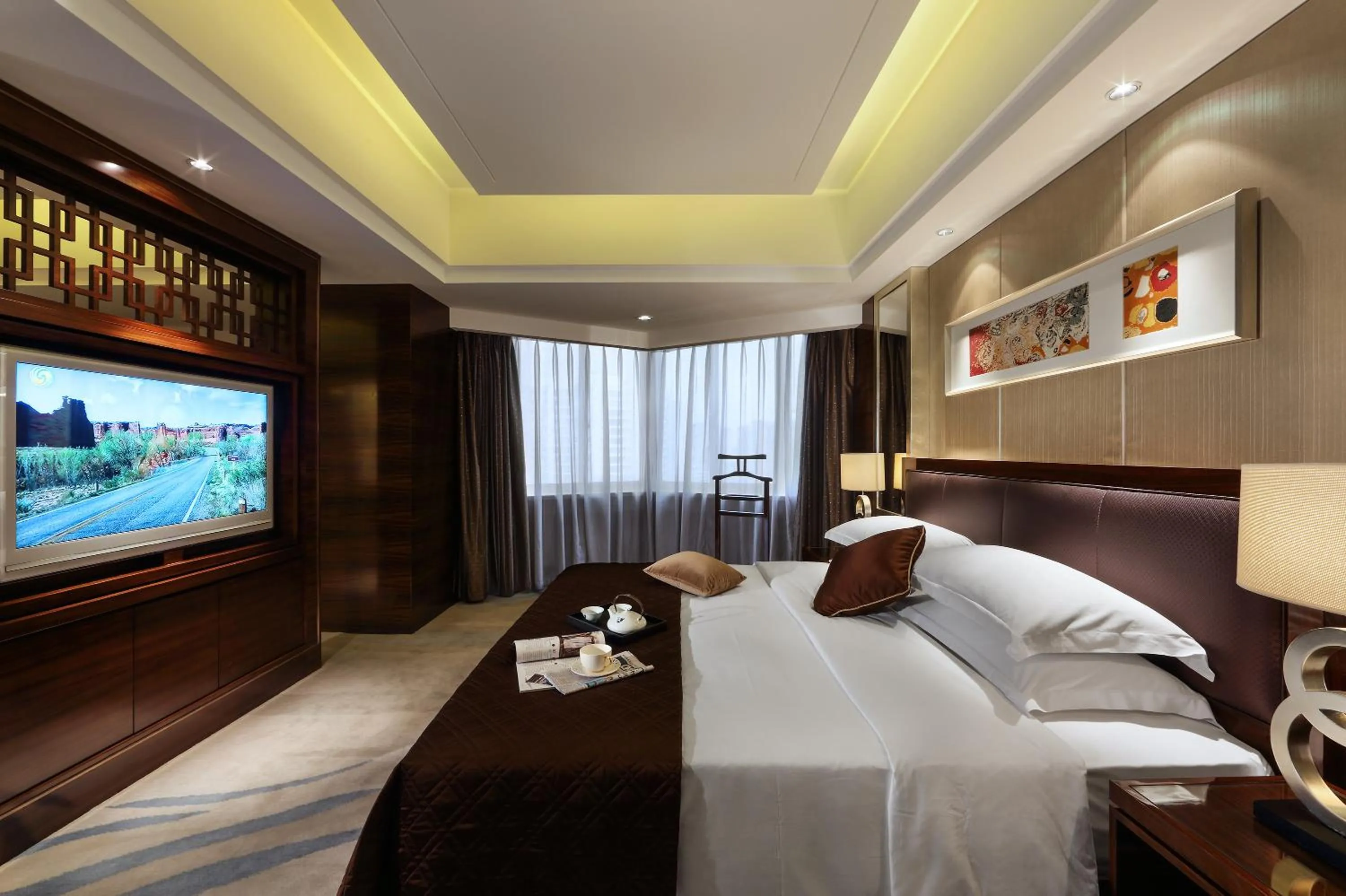 Bed in Kunming Haitian Hotel