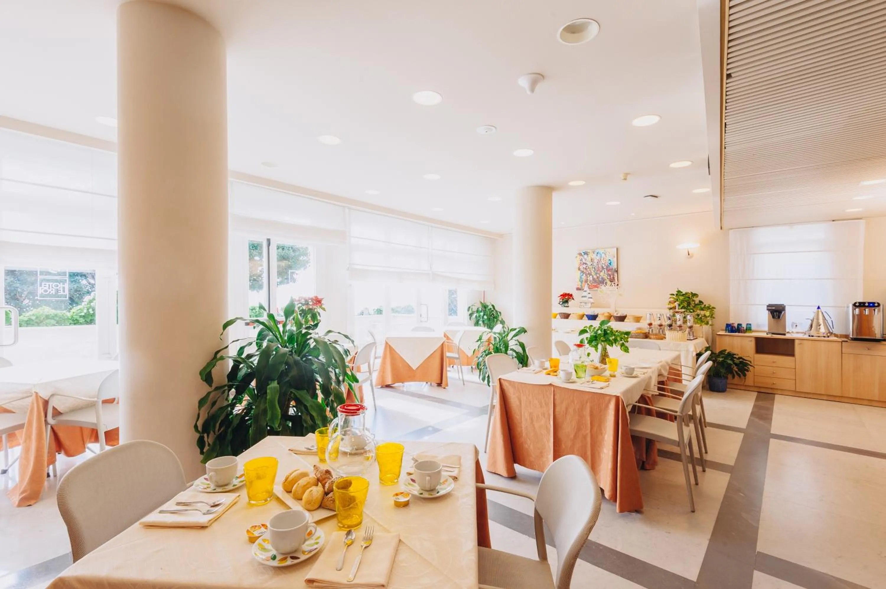 Breakfast in Hotel Le Roi