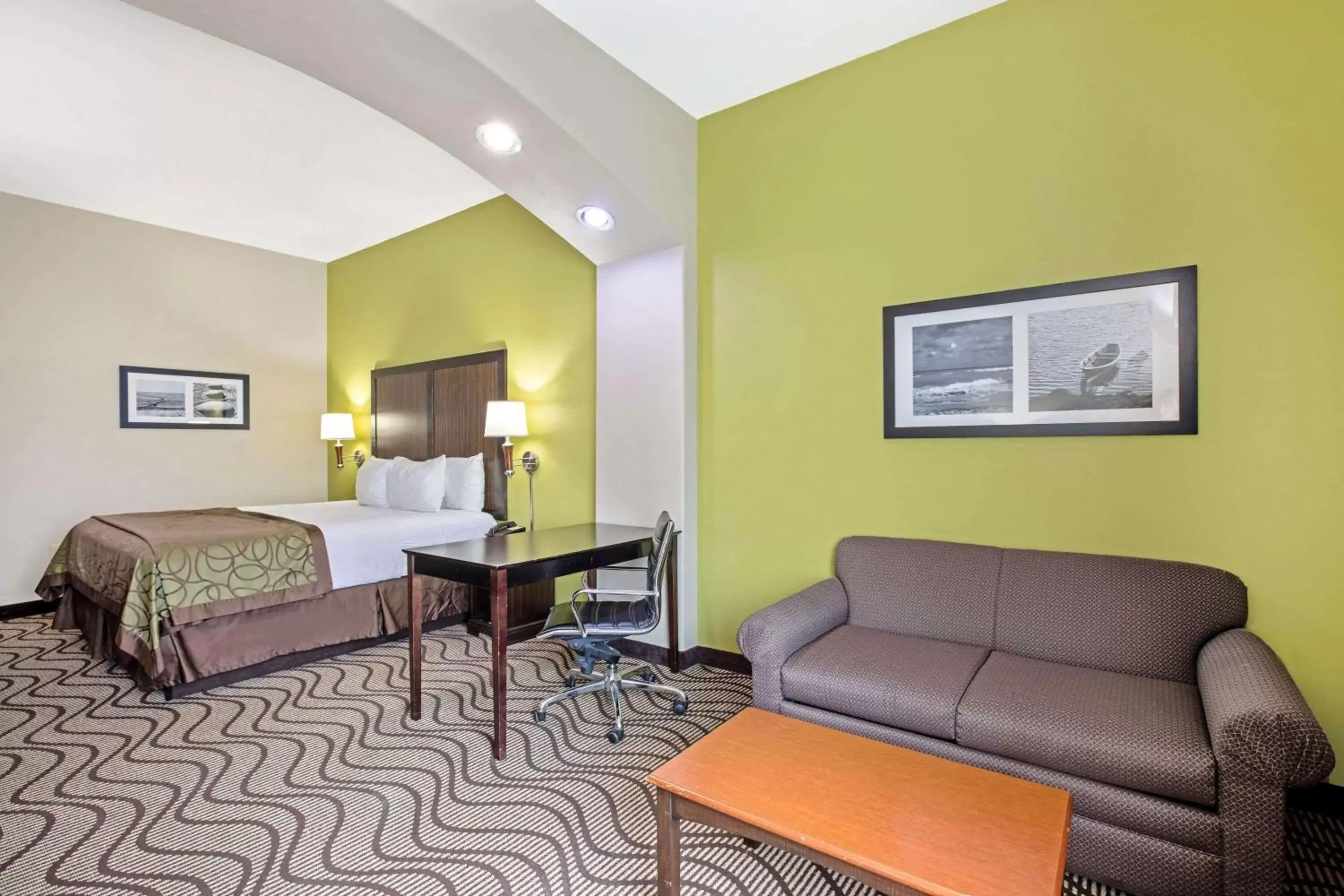 Deluxe King Suite with Bath Tub - Mobility/Hearing Access - Non-Smoking in La Quinta by Wyndham Corpus Christi Airport Deluxe King Suite with Bath Tub - Mobility/Hearing Access - Non-Smoking in La Quinta by Wyndham Corpus Christi Airport