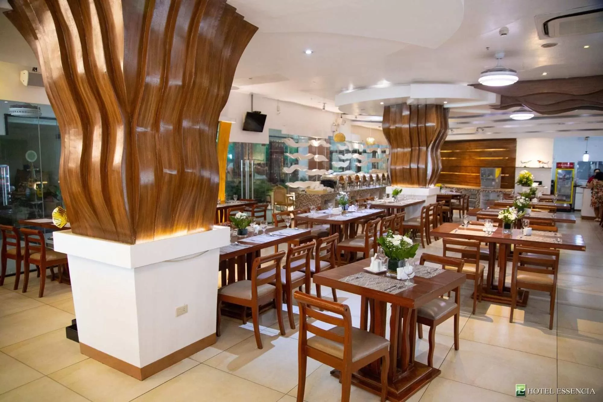 Restaurant/places to eat in Hotel Essencia