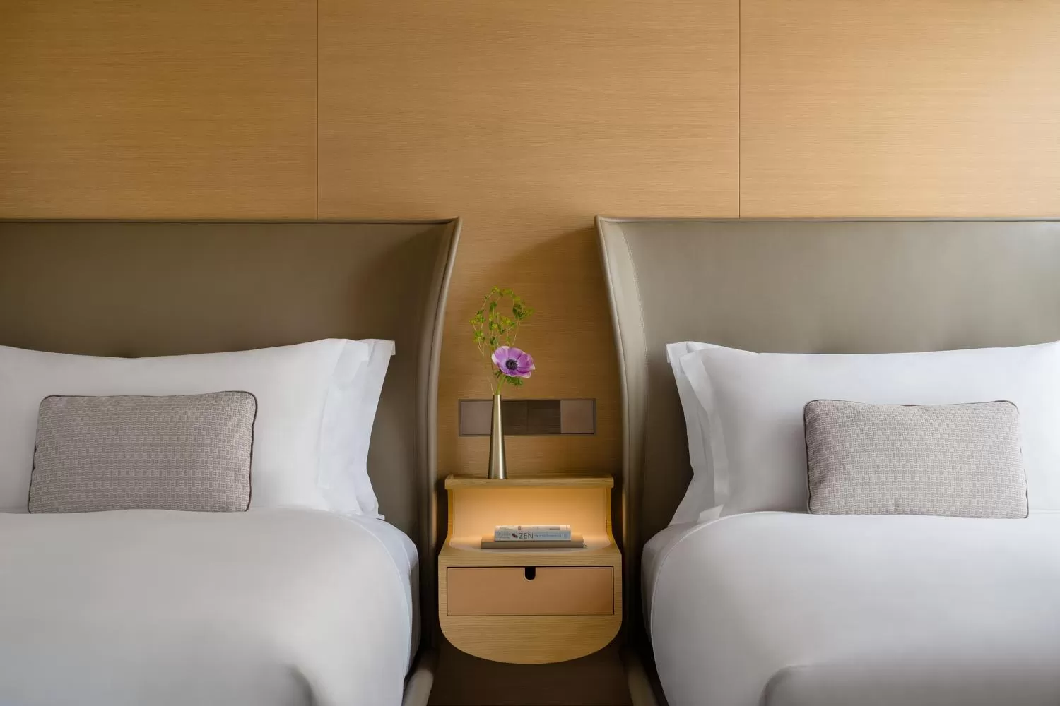 Bedroom, Bed in Regent Hong Kong