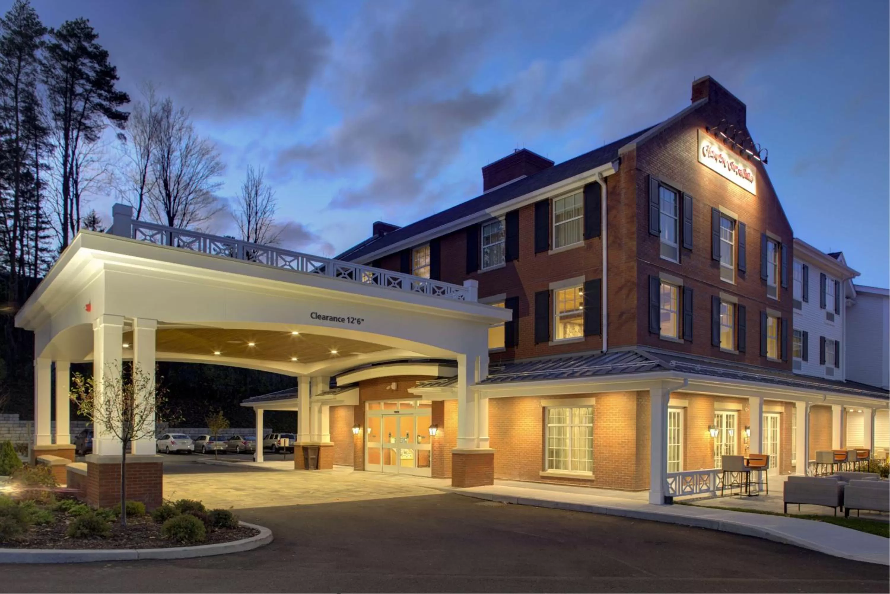 Property building in Hampton Inn & Suites Manchester, Vt