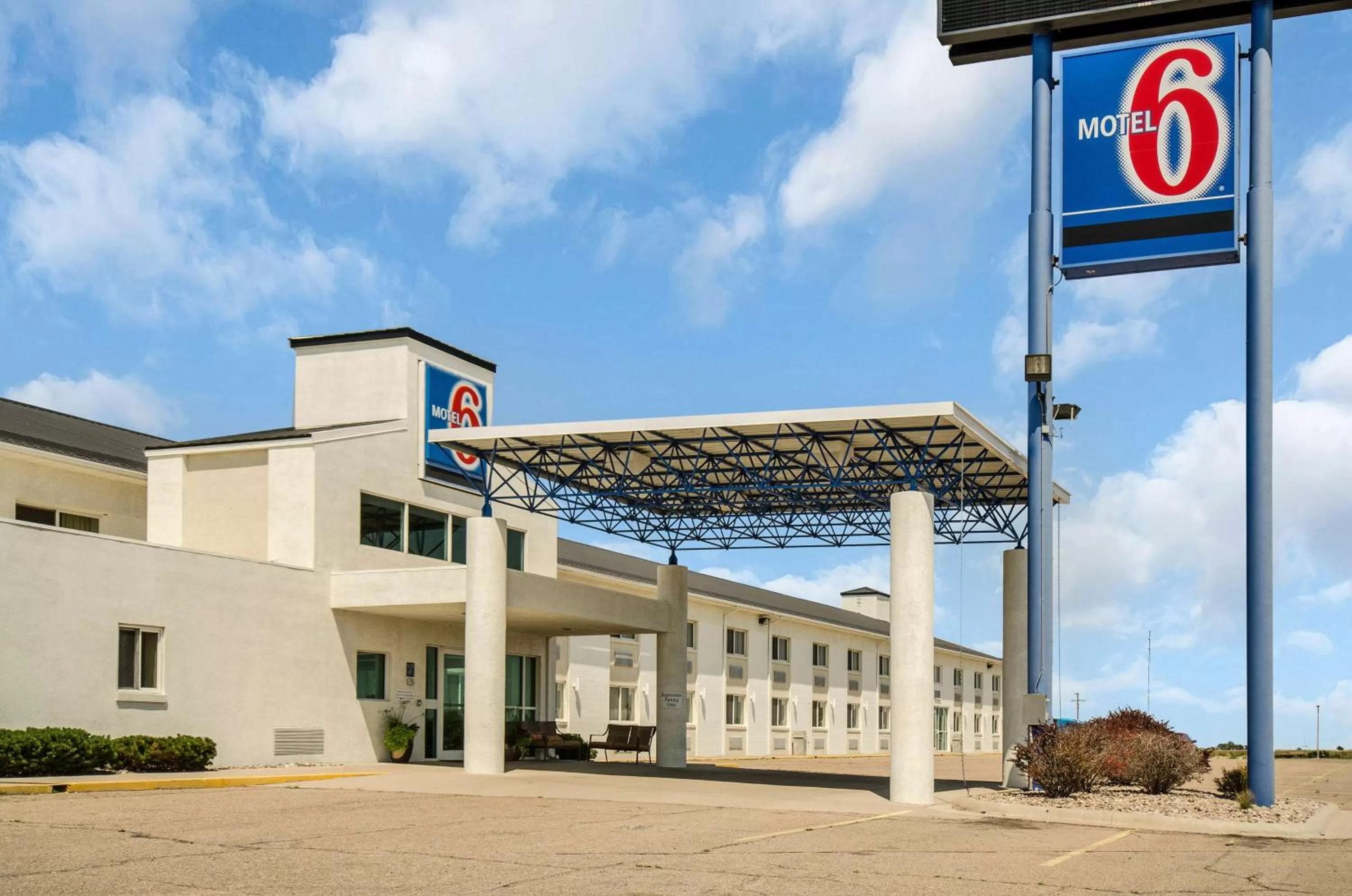 Property building in Motel 6-Big Springs, NE
