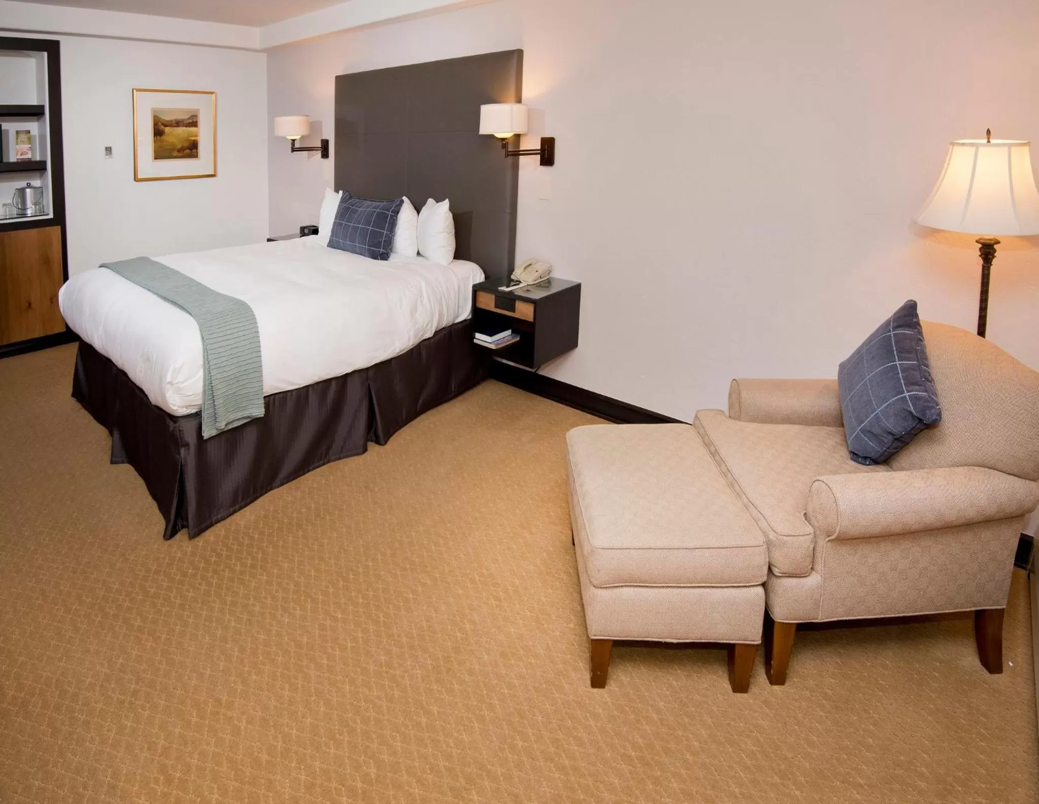 Photo of the whole room, Bed in The Pines Lodge, a RockResort, by Vail Resorts