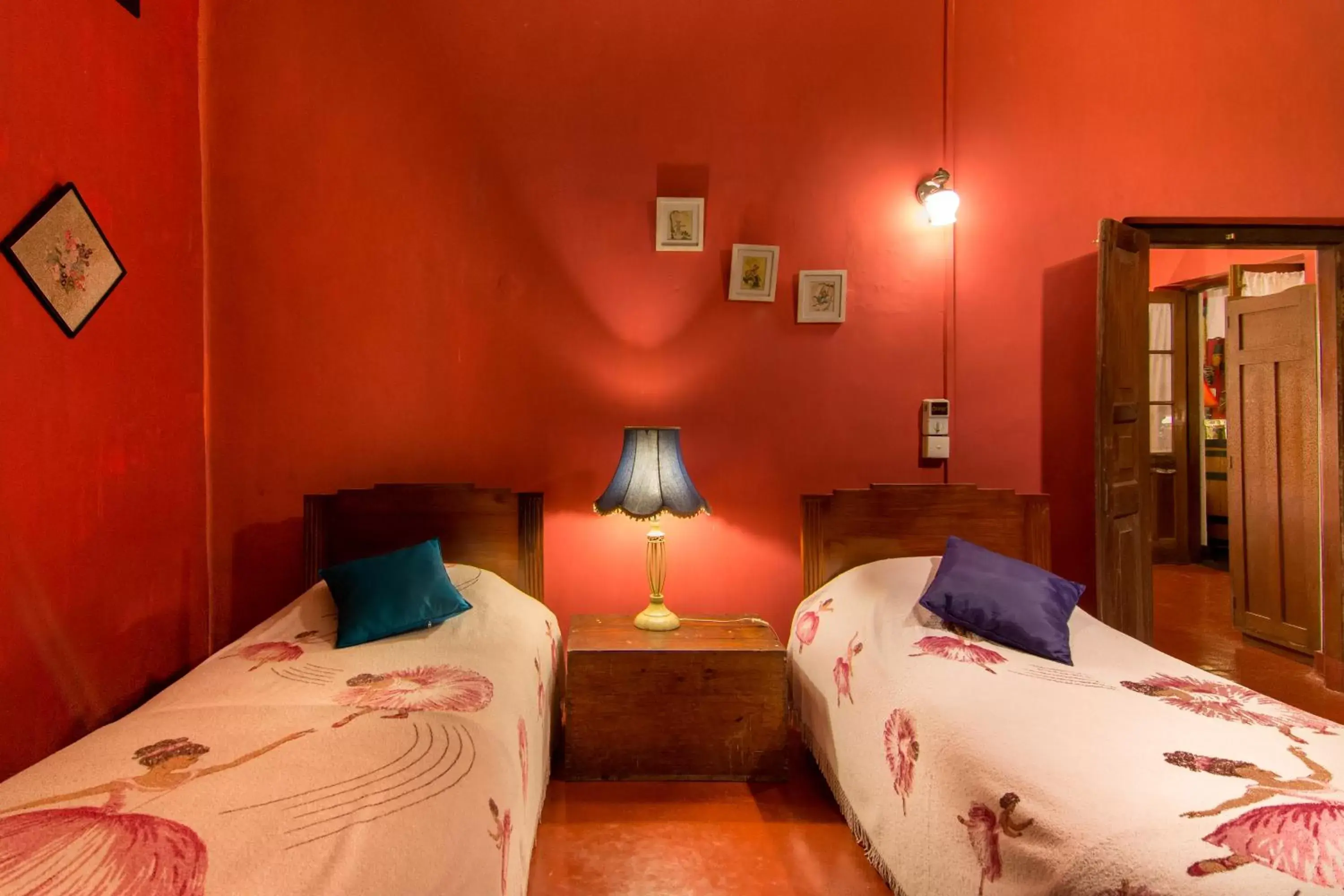 Family Suite with Garden View in The Kandyan Manor by Bhathiya & Suzy Family Suite with Garden View in The Kandyan Manor by Bhathiya & Suzy