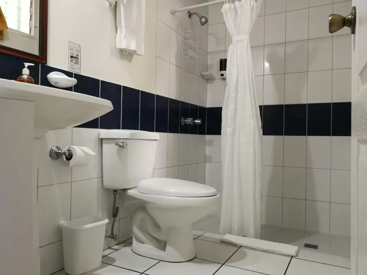 Shower in Hotel Villa Serena San Benito