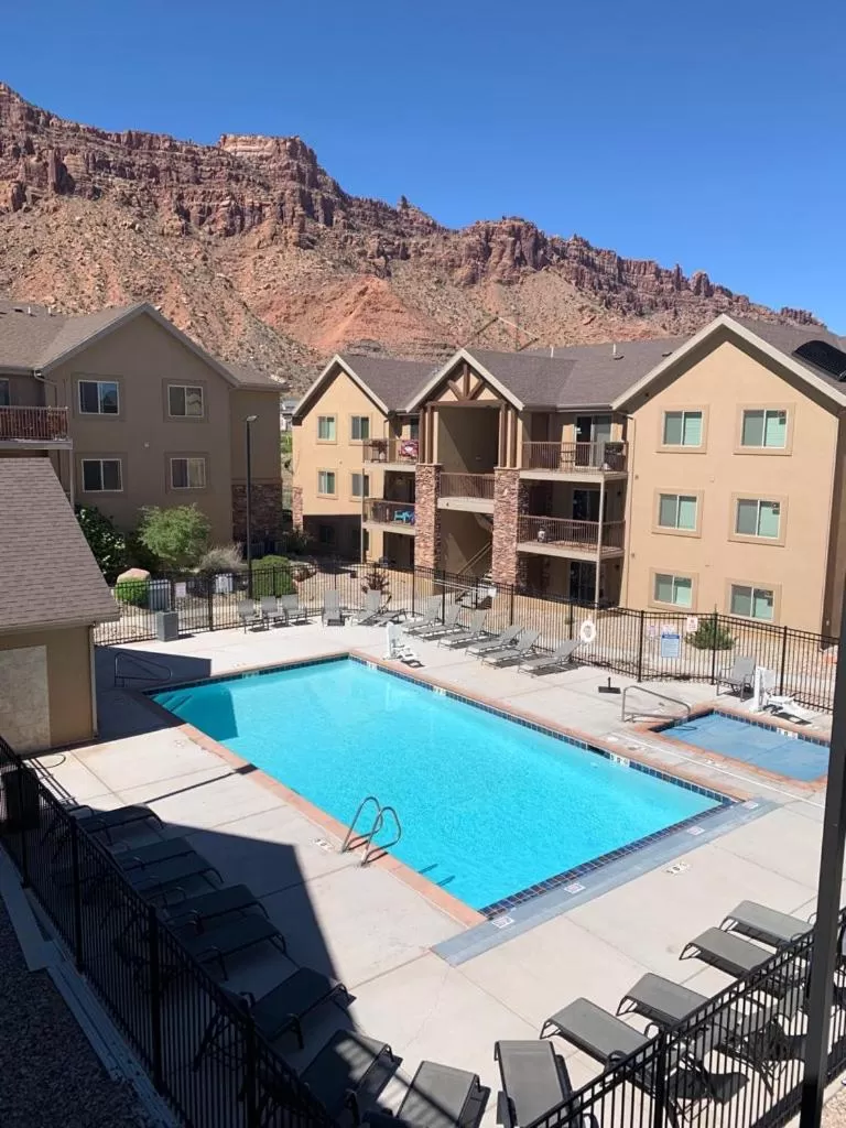 Swimming pool in Moab Redcliff Condos