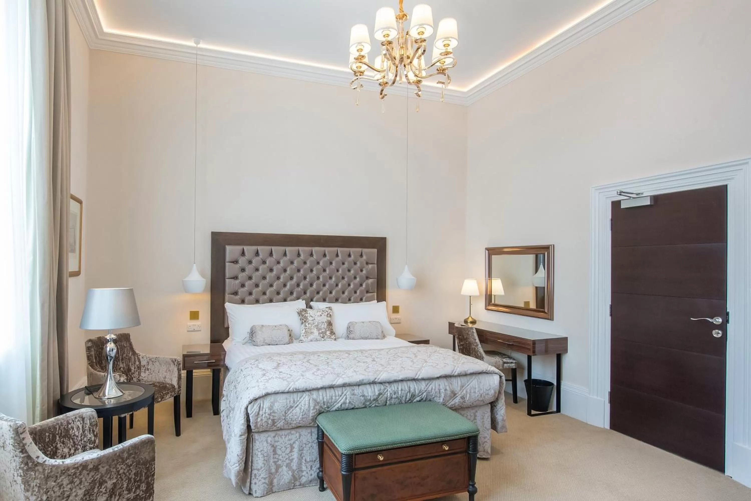 Patio, Bed in The Lansbury Heritage Hotel By Sunday - Canary Wharf London